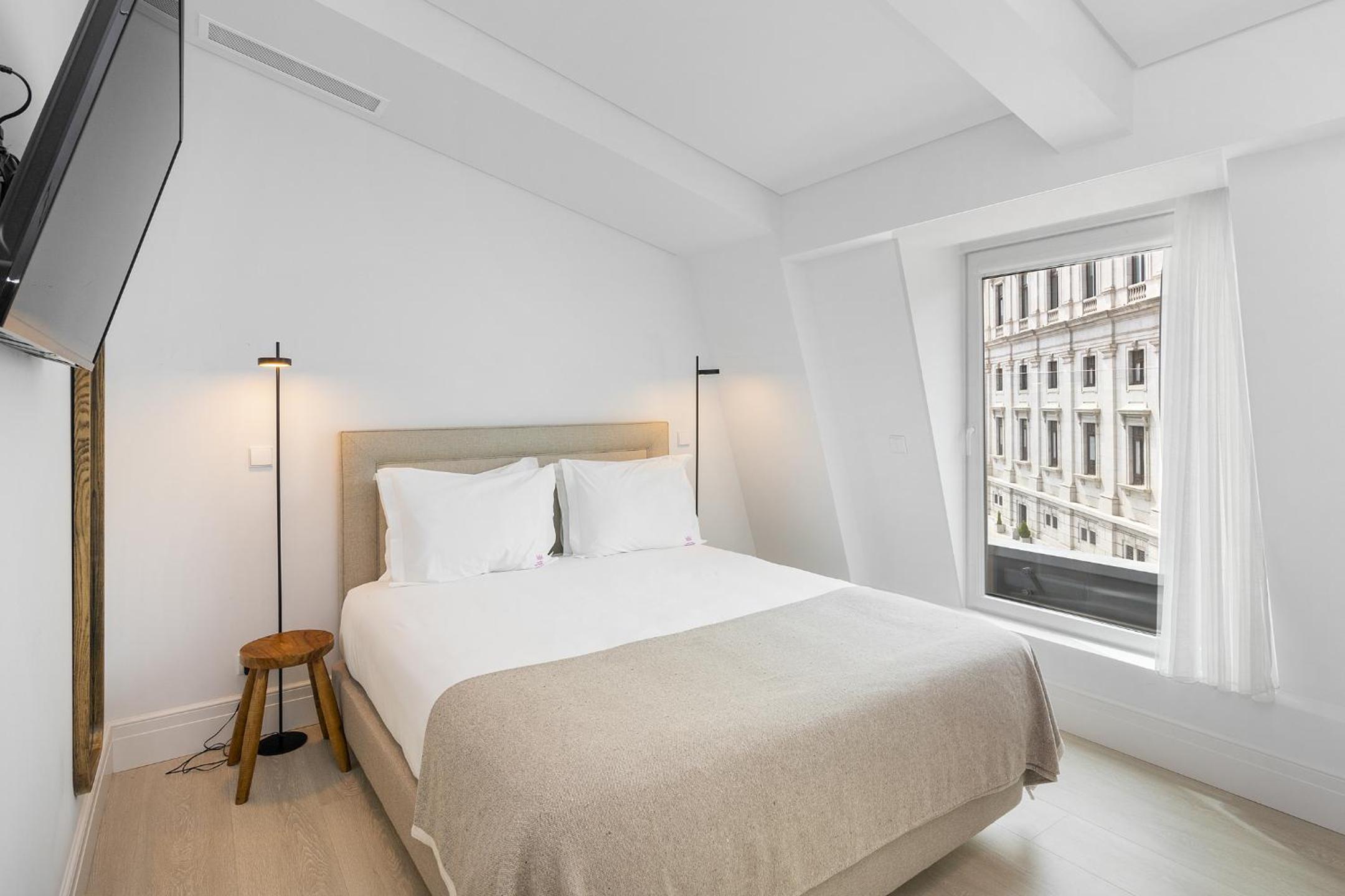 One-Bedroom Apartment - Penthouse  - Photo 1