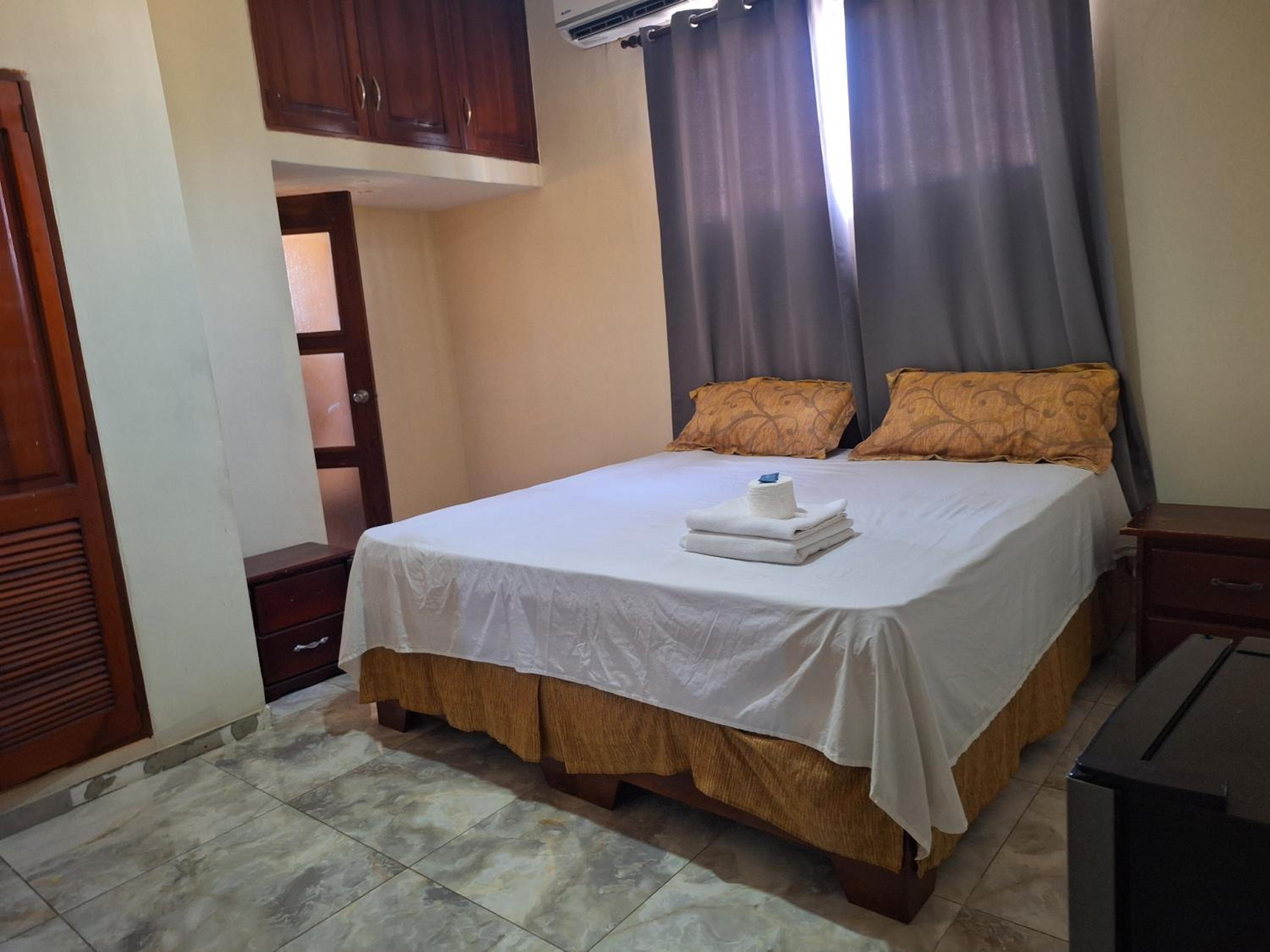 Deluxe King Suite photo 1