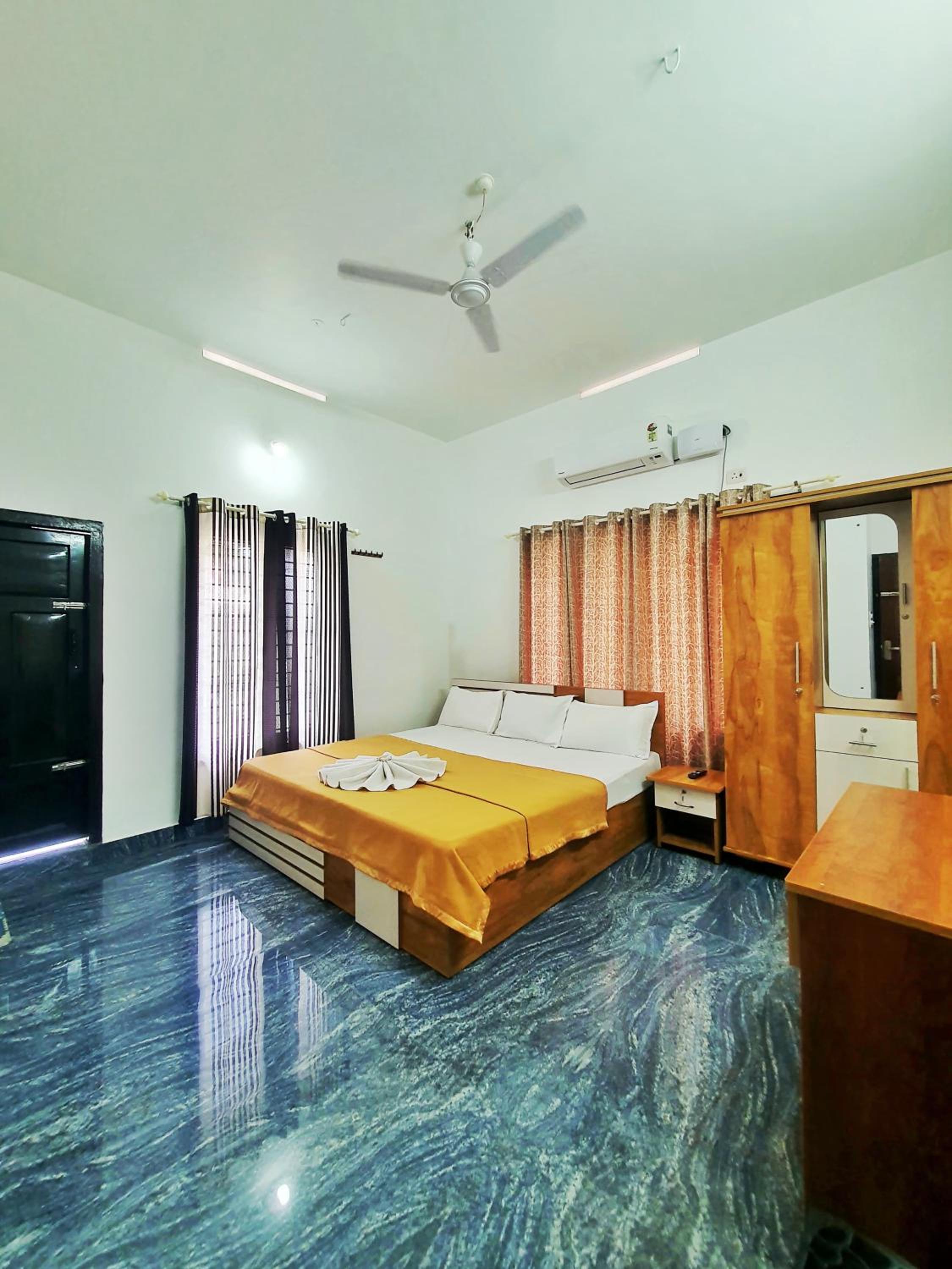 Budget Double Room photo 2