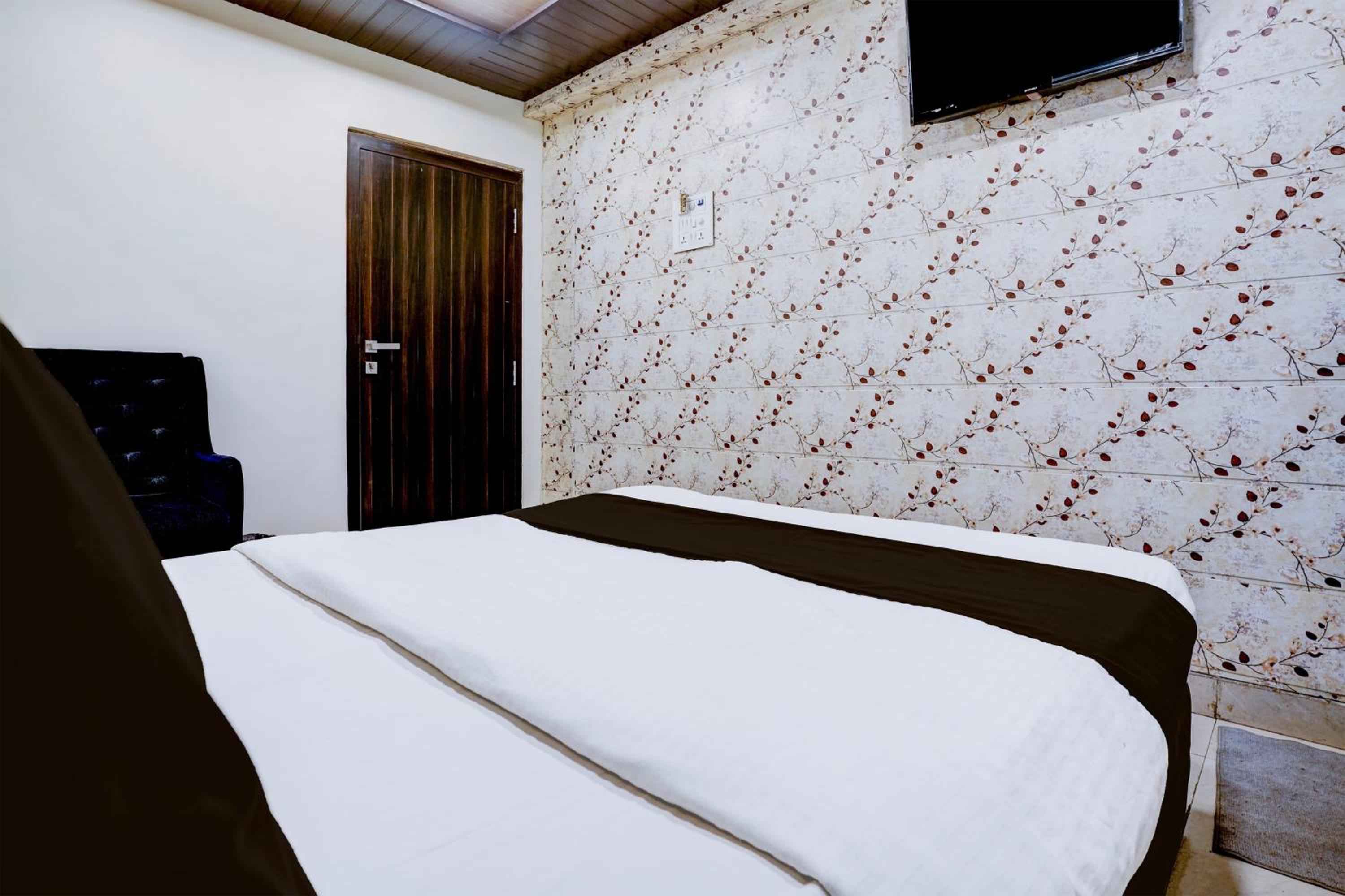 Classic Triple Room - Photo 16