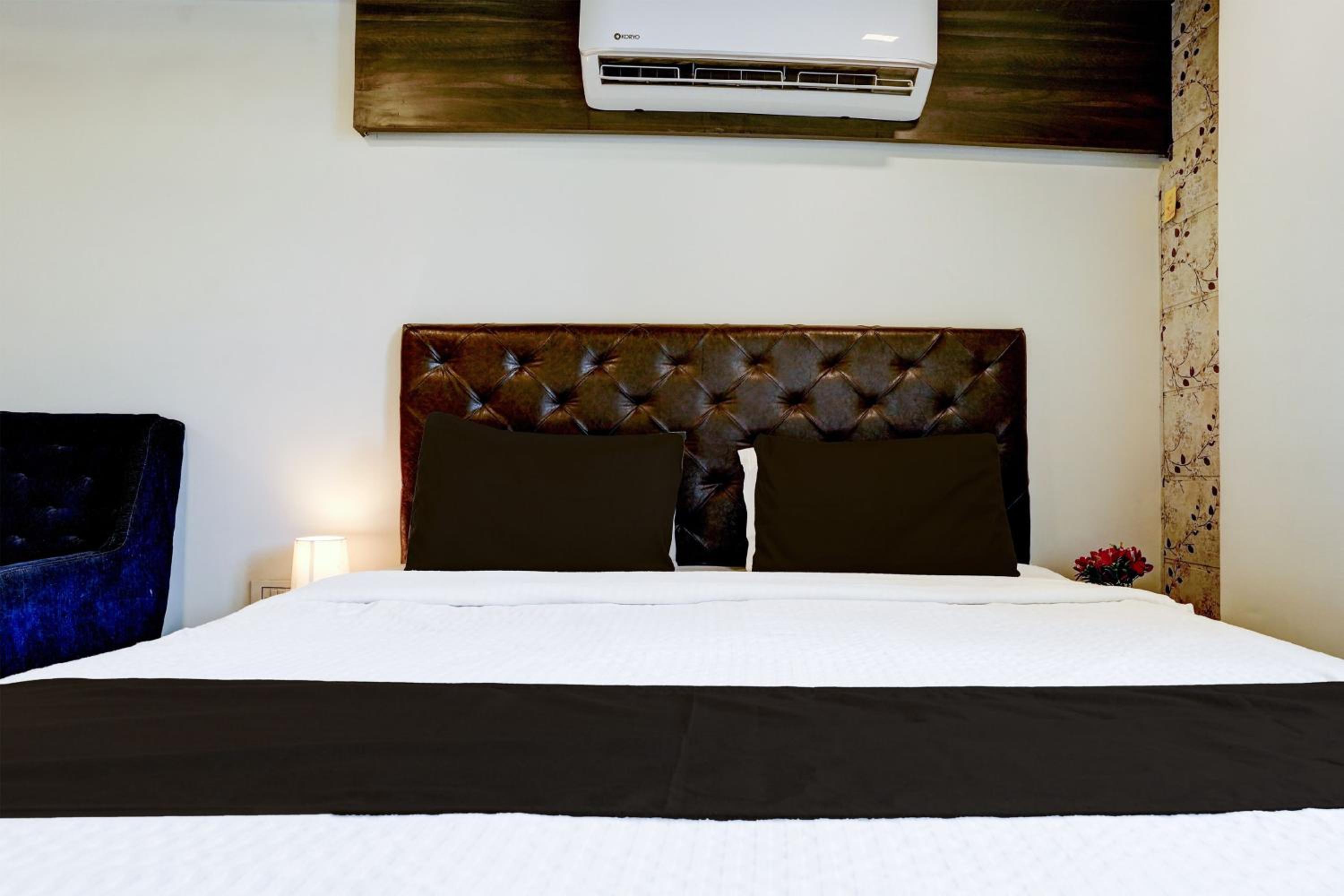 Classic Triple Room - Photo 12