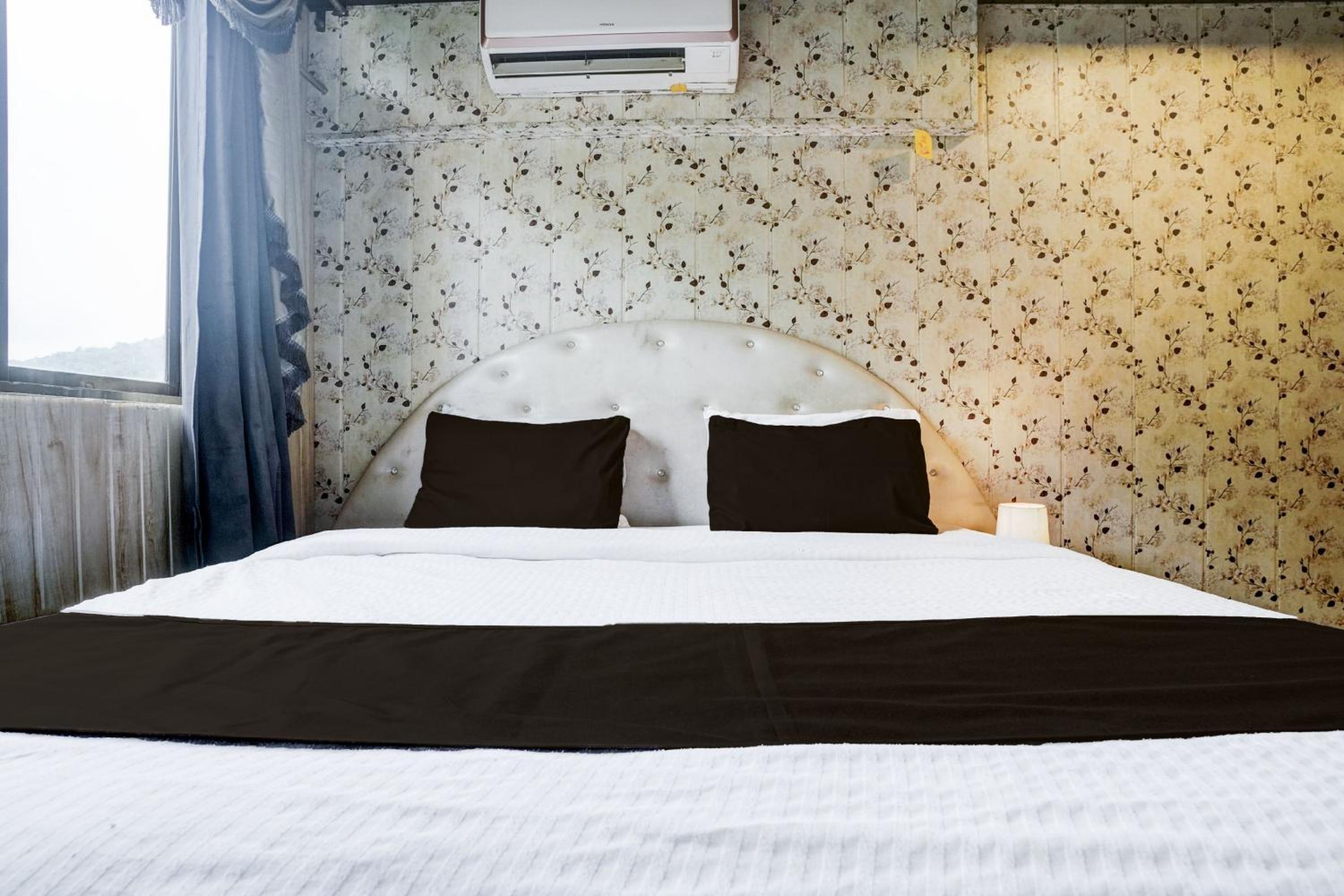Classic Triple Room - Photo 9
