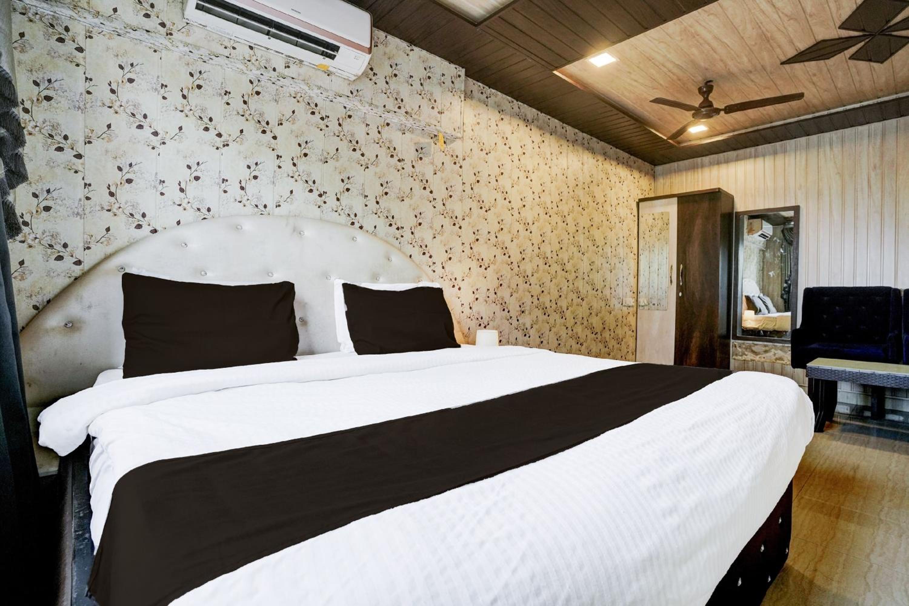 Classic Triple Room - Photo 5