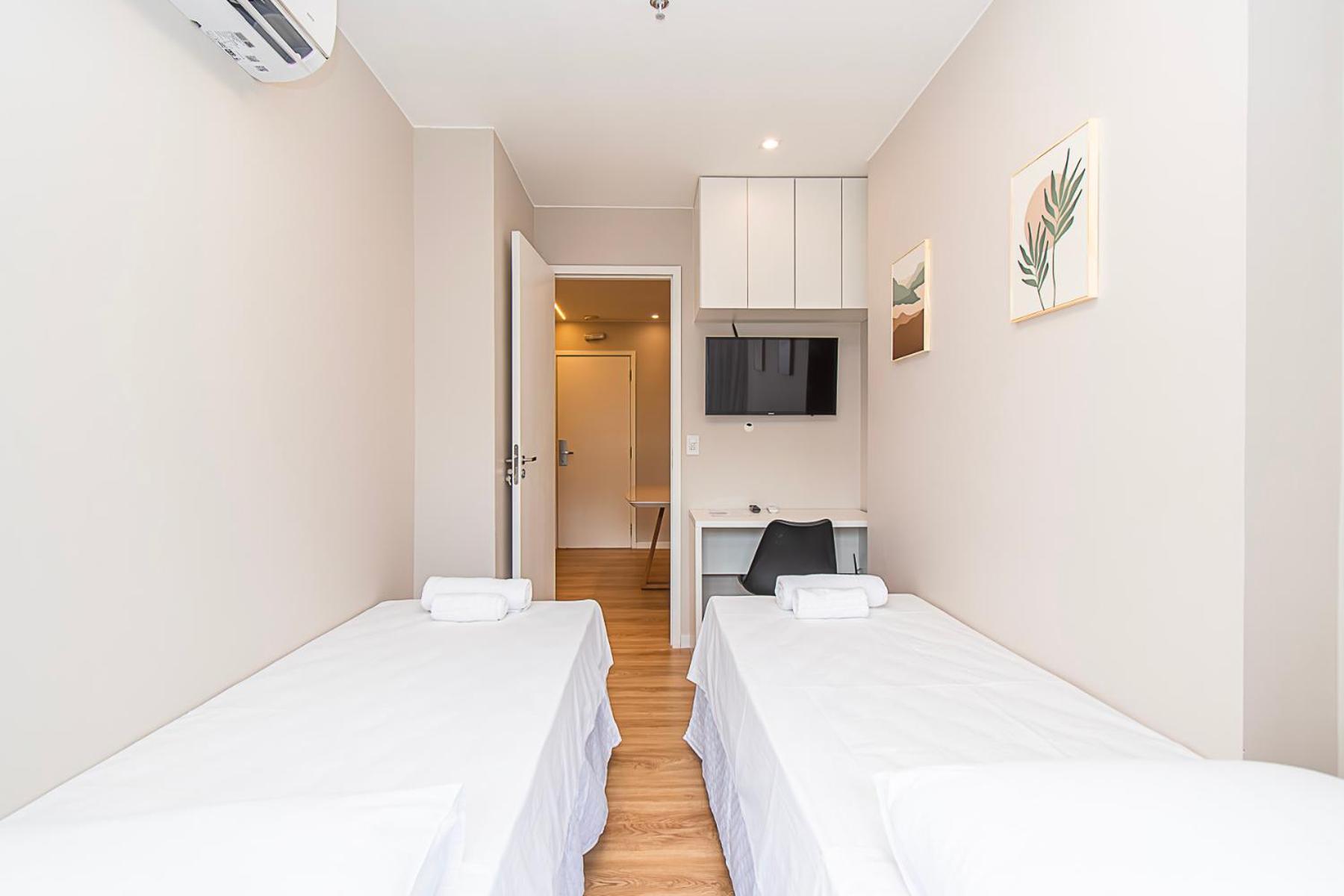 Two-Bedroom Deluxe Apartment with Balcony - Photo 5