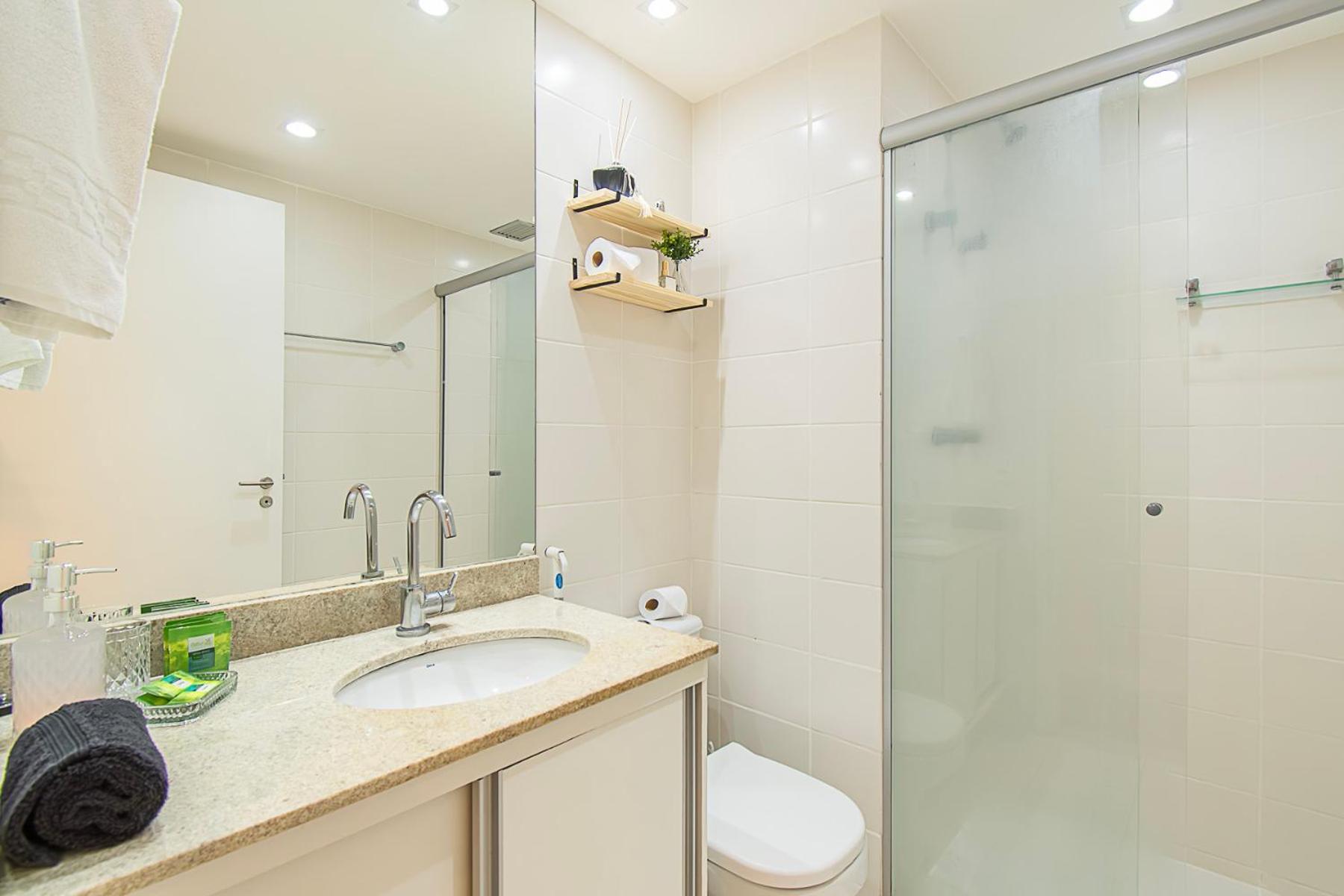 Two-Bedroom Deluxe Apartment with Balcony - Photo 8