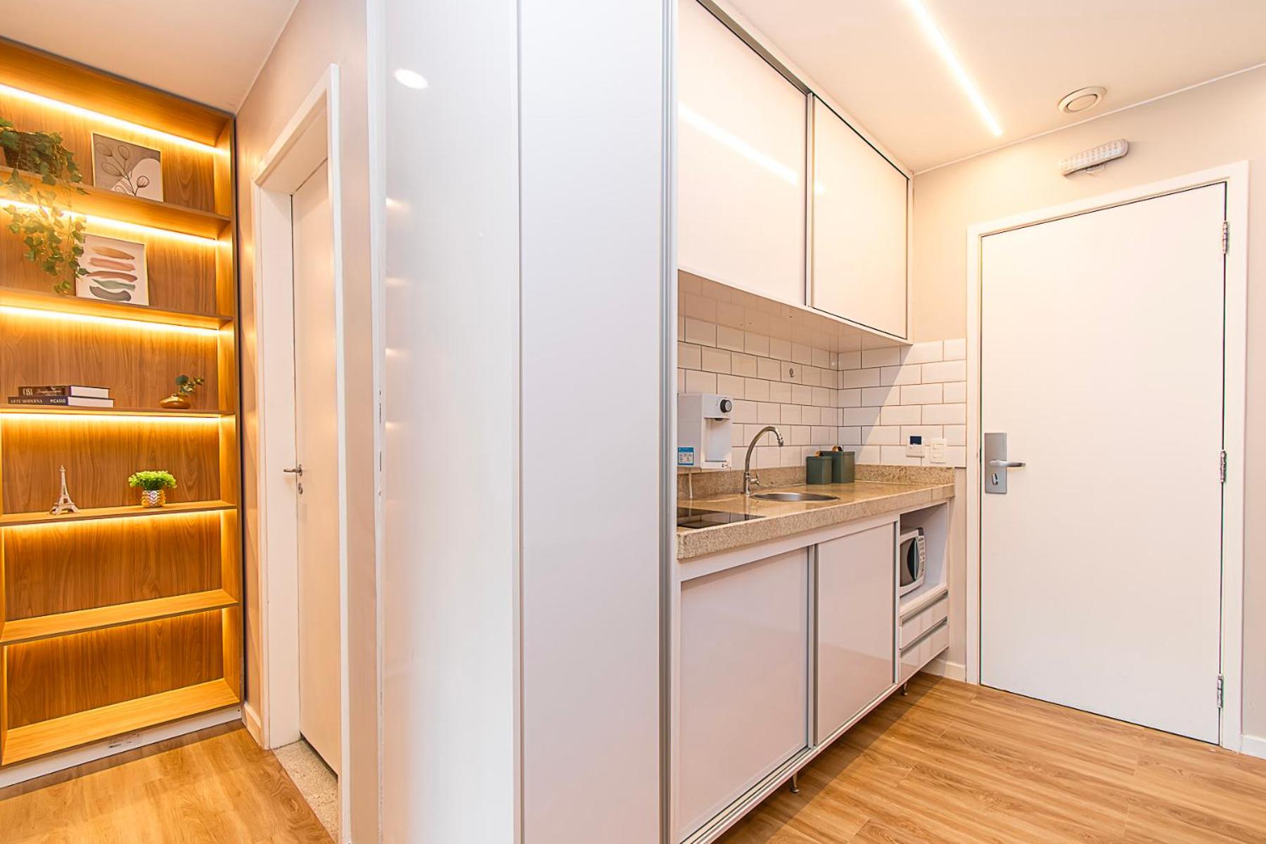 Two-Bedroom Deluxe Apartment with Balcony - Photo 9