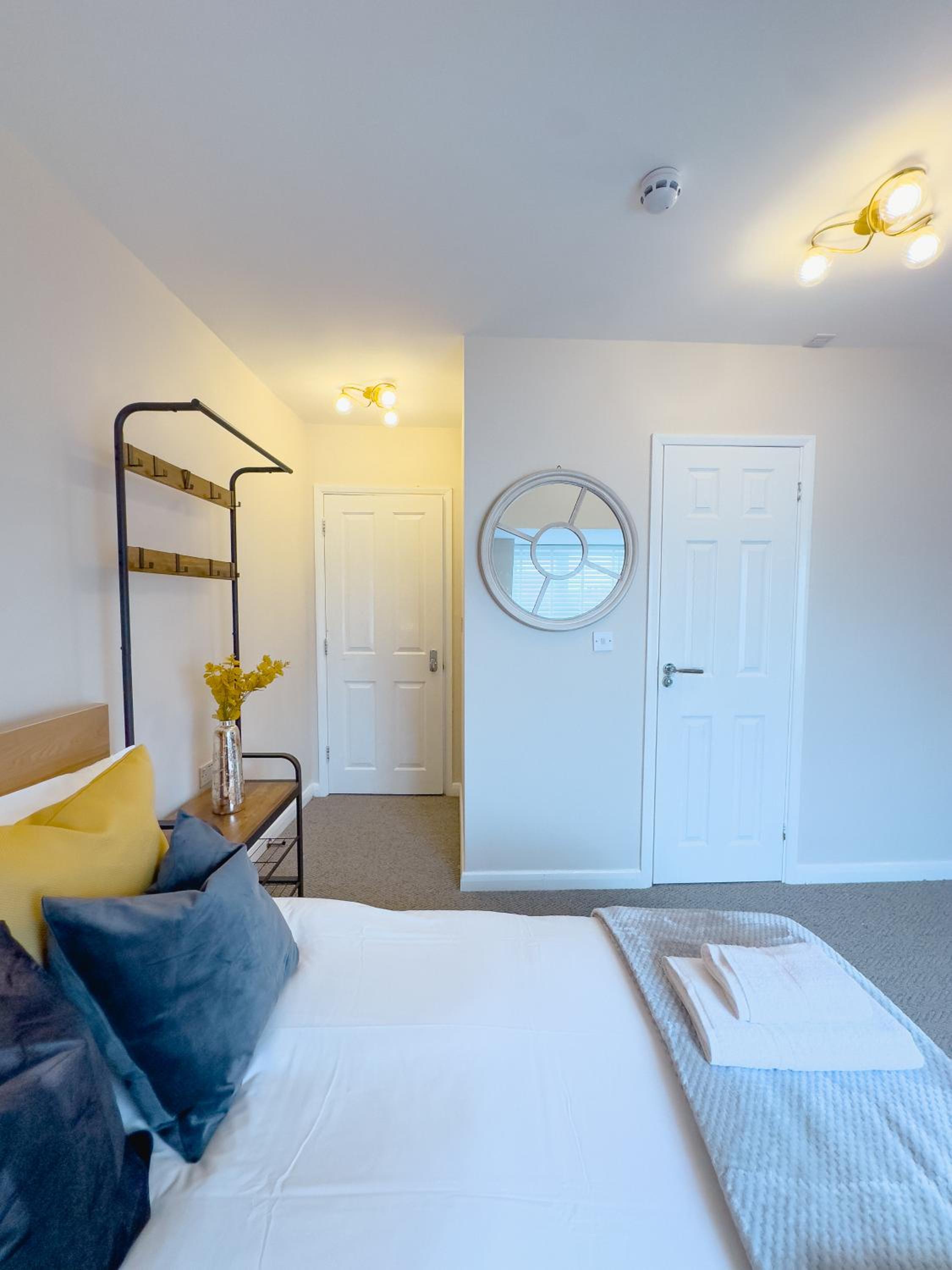 Deluxe One-Bedroom Apartment with City View photo 3