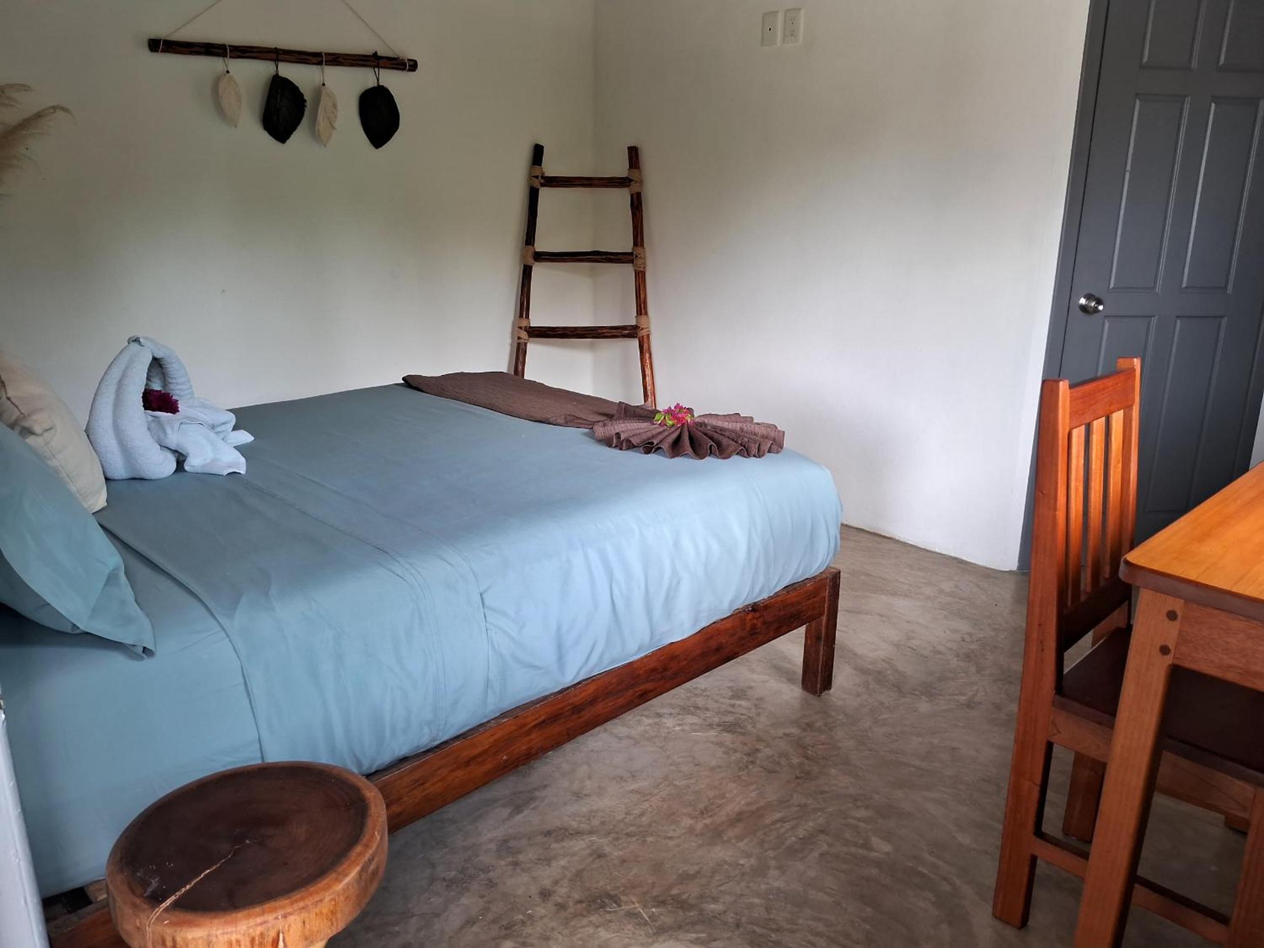 Standard Double Room - Photo 8