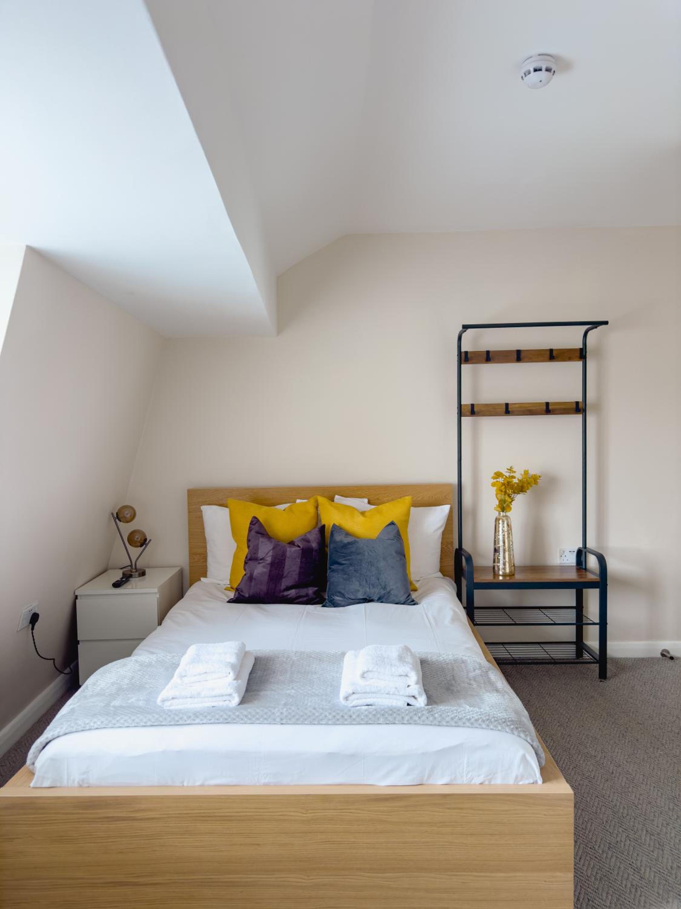 Deluxe One-Bedroom Apartment with City View photo 1