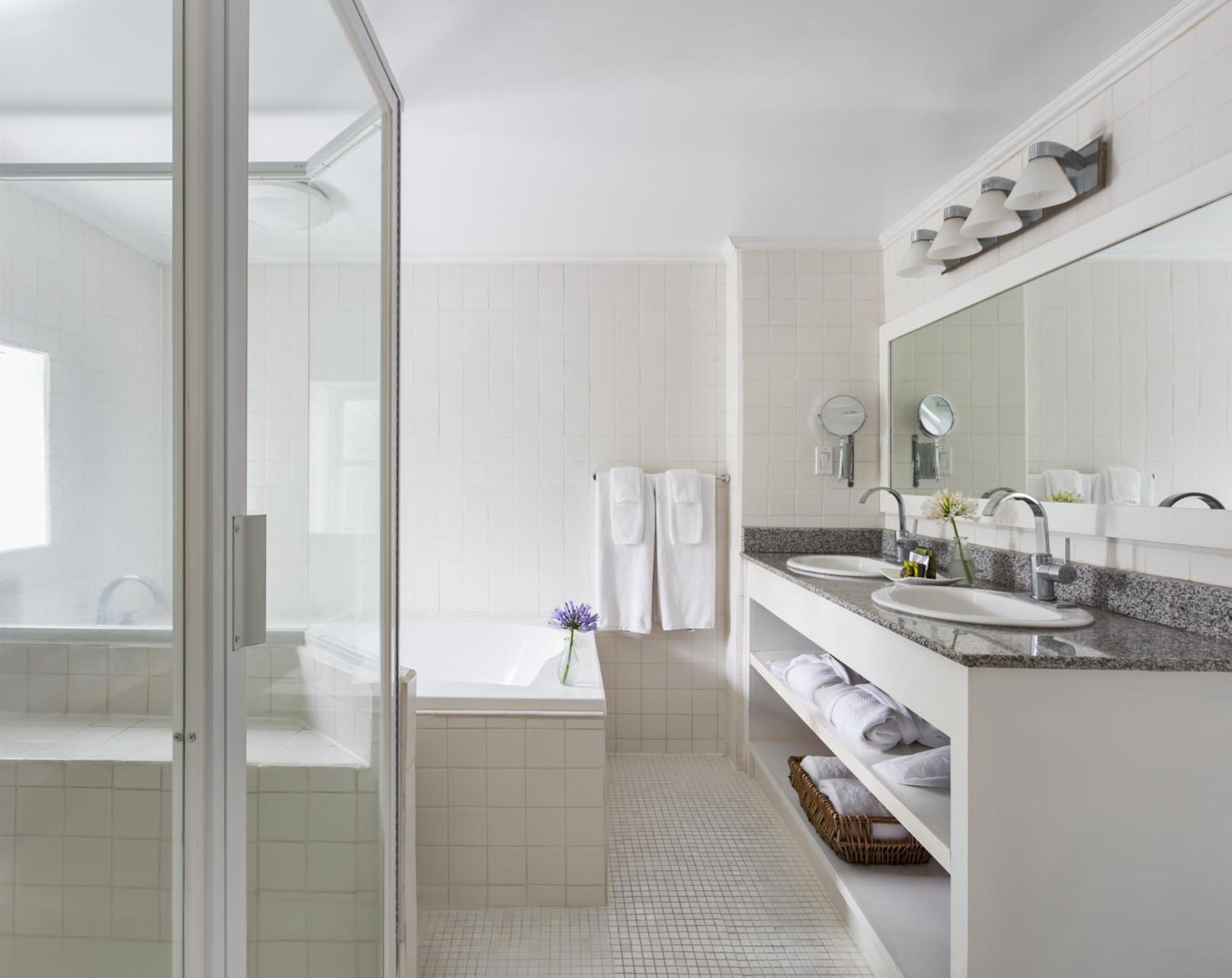 Deluxe Suite with Spa Bath