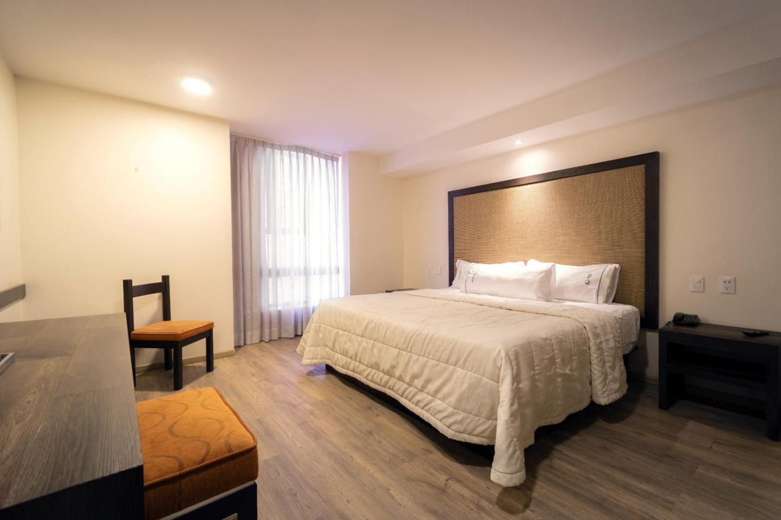 Deluxe Suite - Photo 14