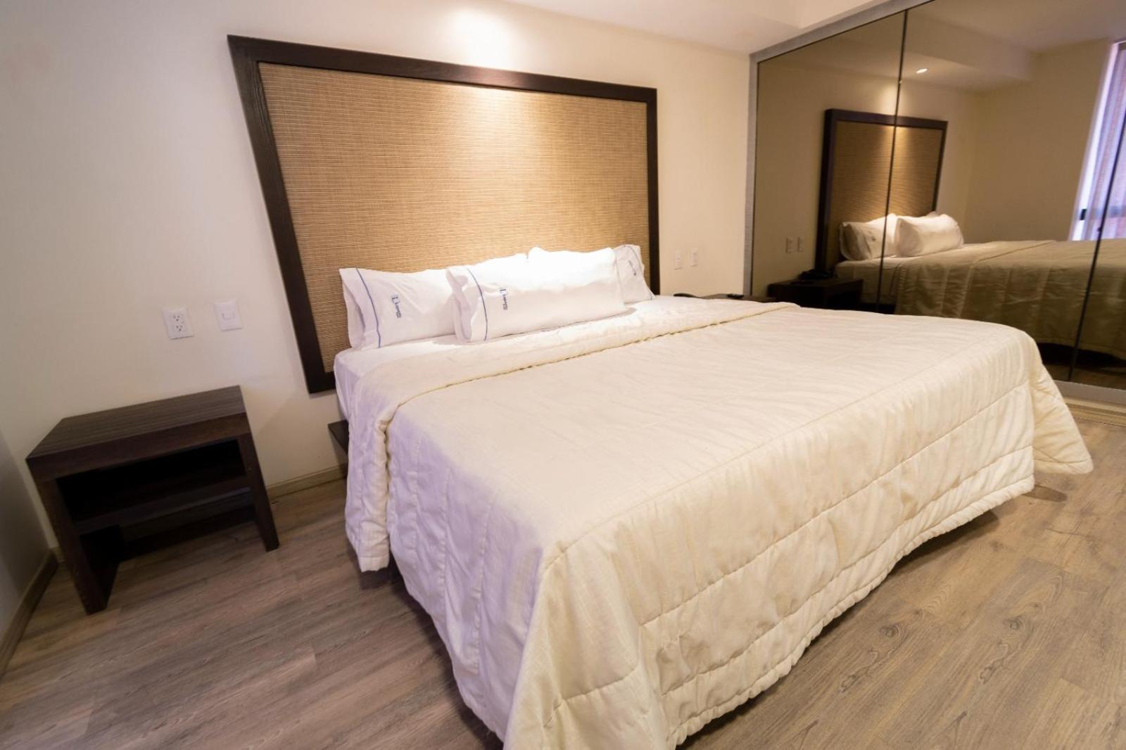 Deluxe Suite - Photo 1