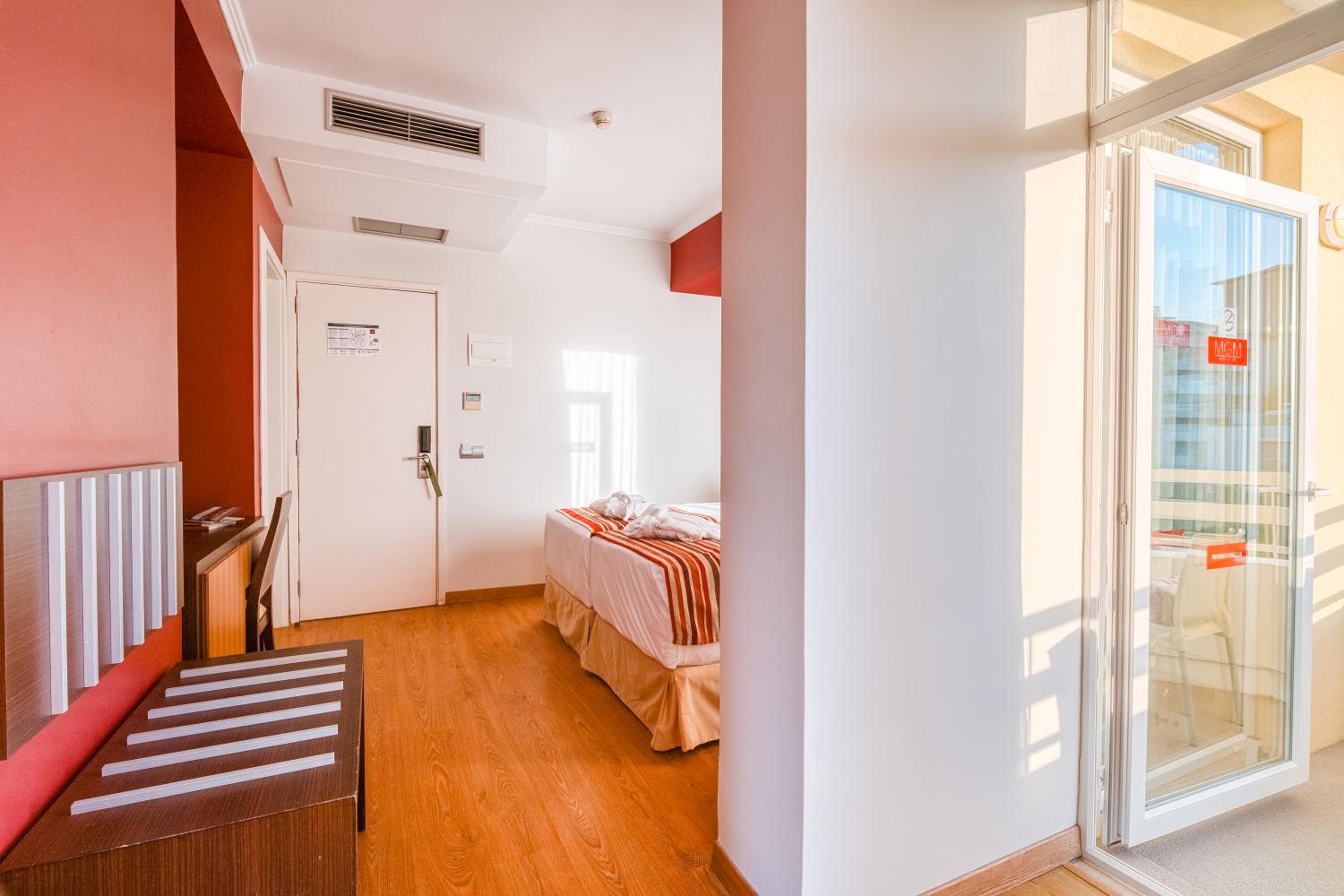 Standard Double or Twin Room with Mountain View - Photo 3