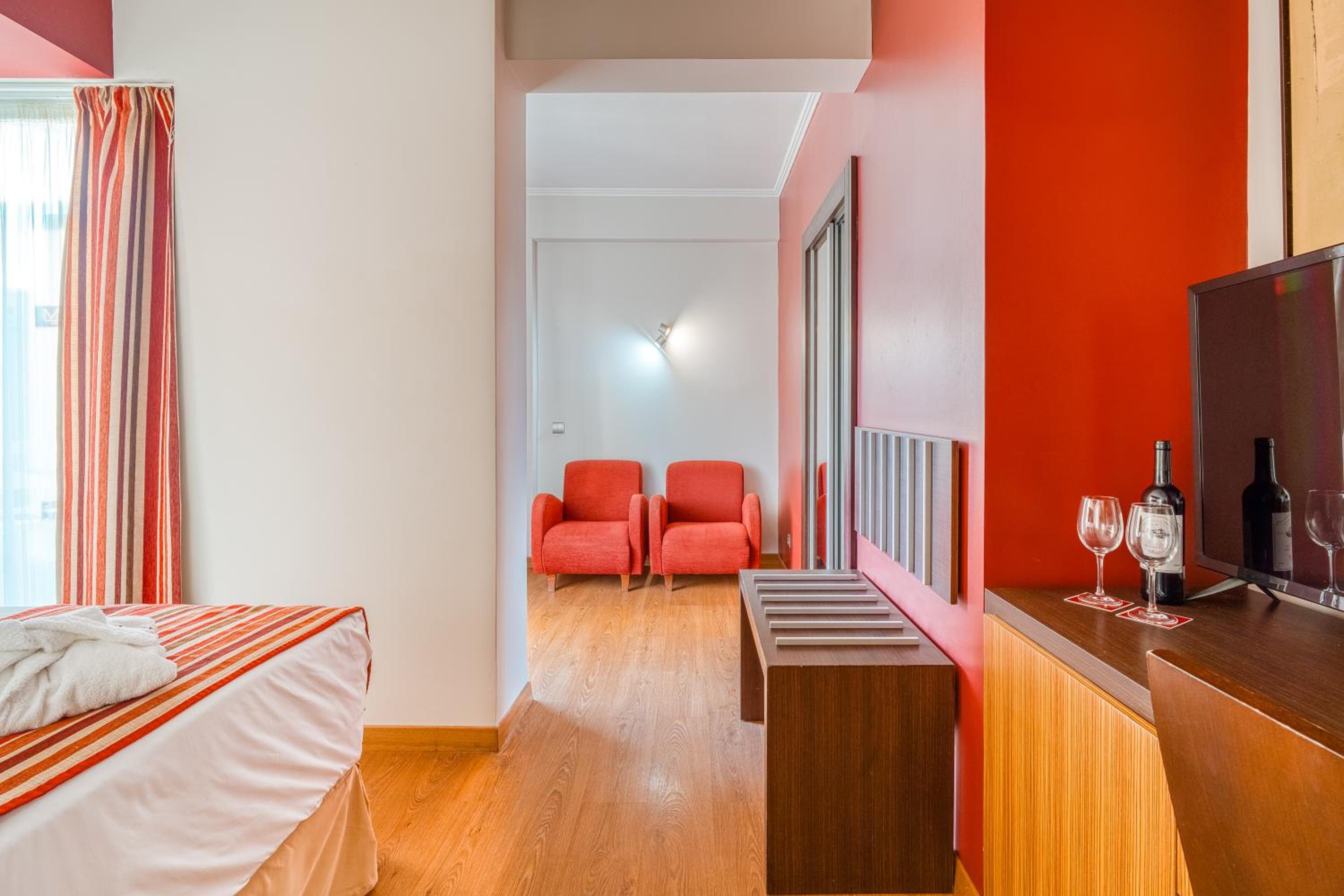 Standard Double or Twin Room with Mountain View - Photo 8