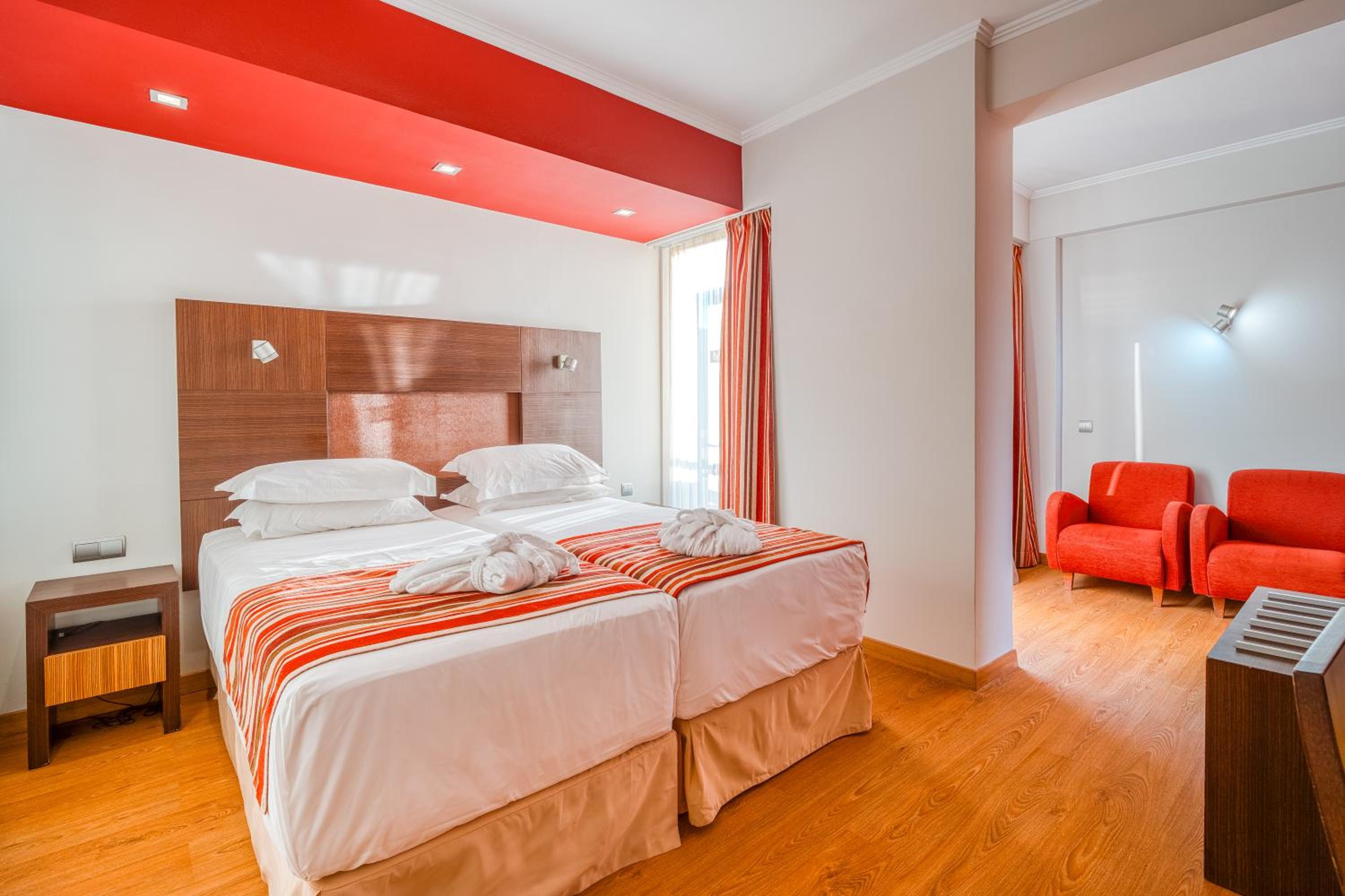 Standard Double or Twin Room with Mountain View - Photo 1