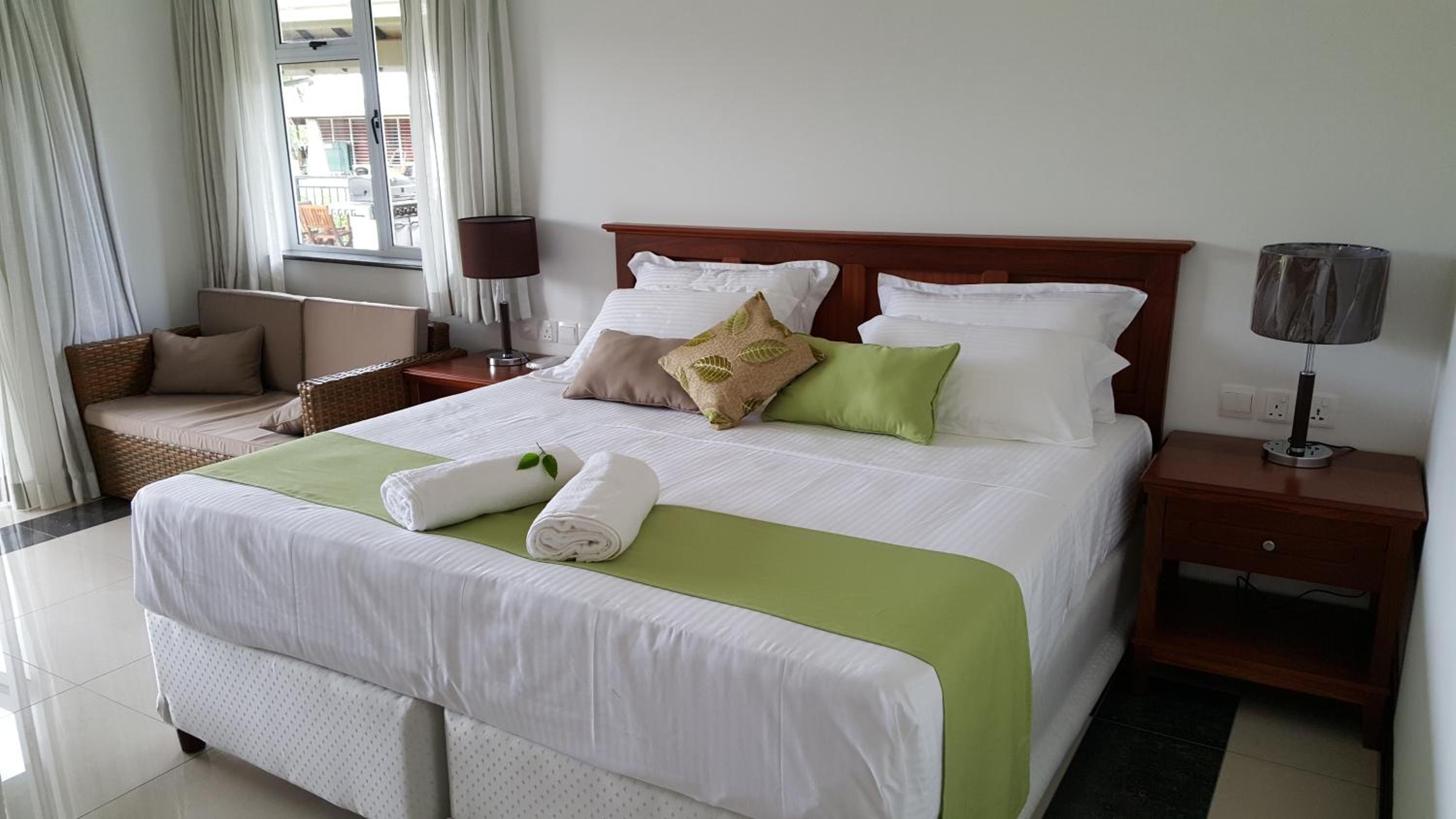 Two Bedroom Apartment with Balcony and Sea View