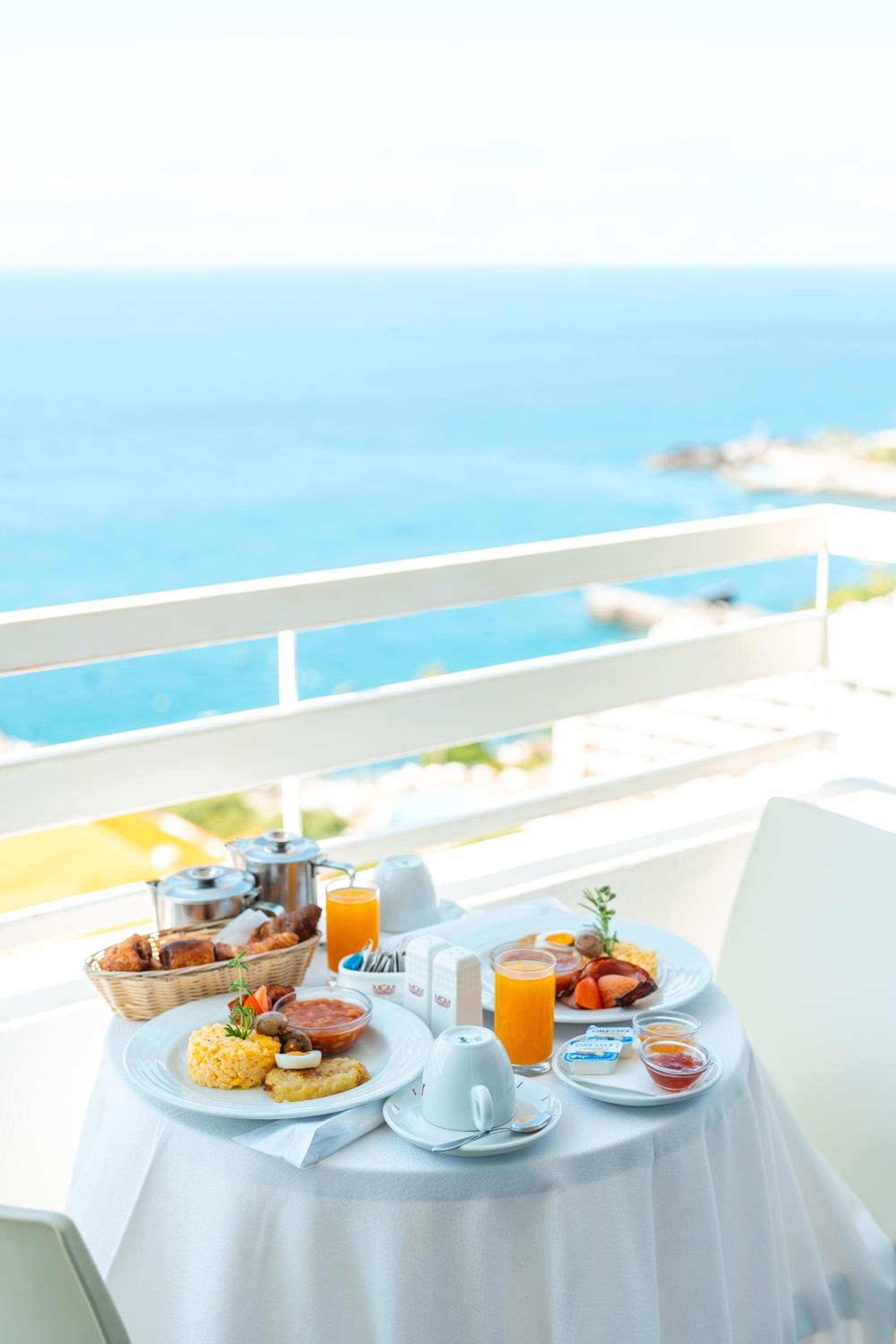 Standard Double or Twin Room with Sea View - Photo 7