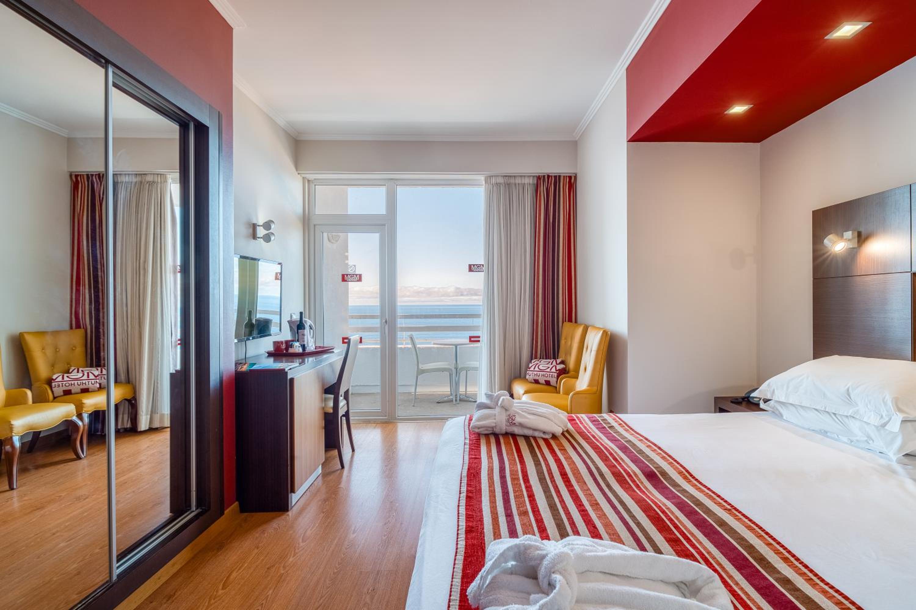 Standard Double or Twin Room with Sea View - Photo 3