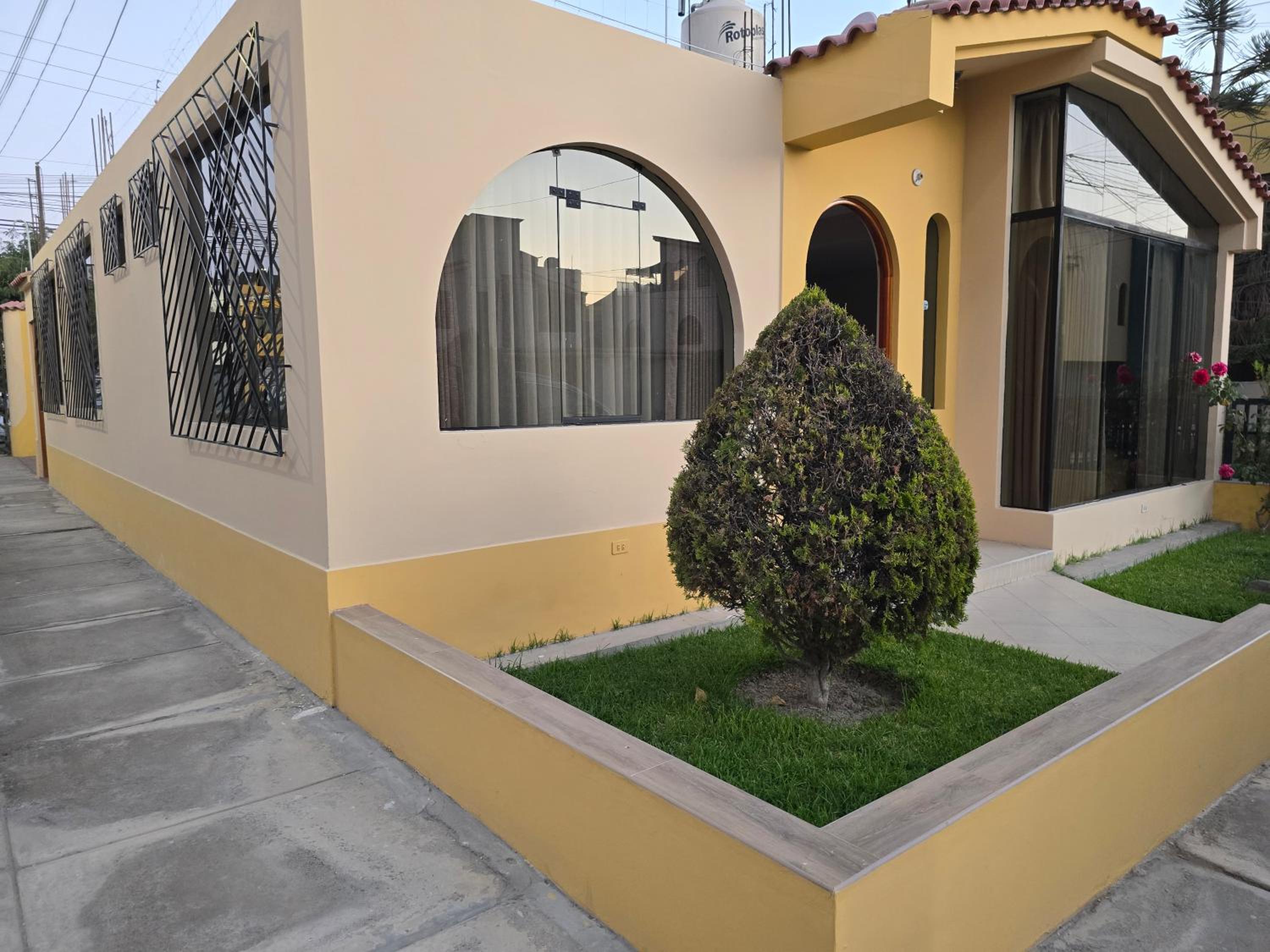 Three-Bedroom House photo 2
