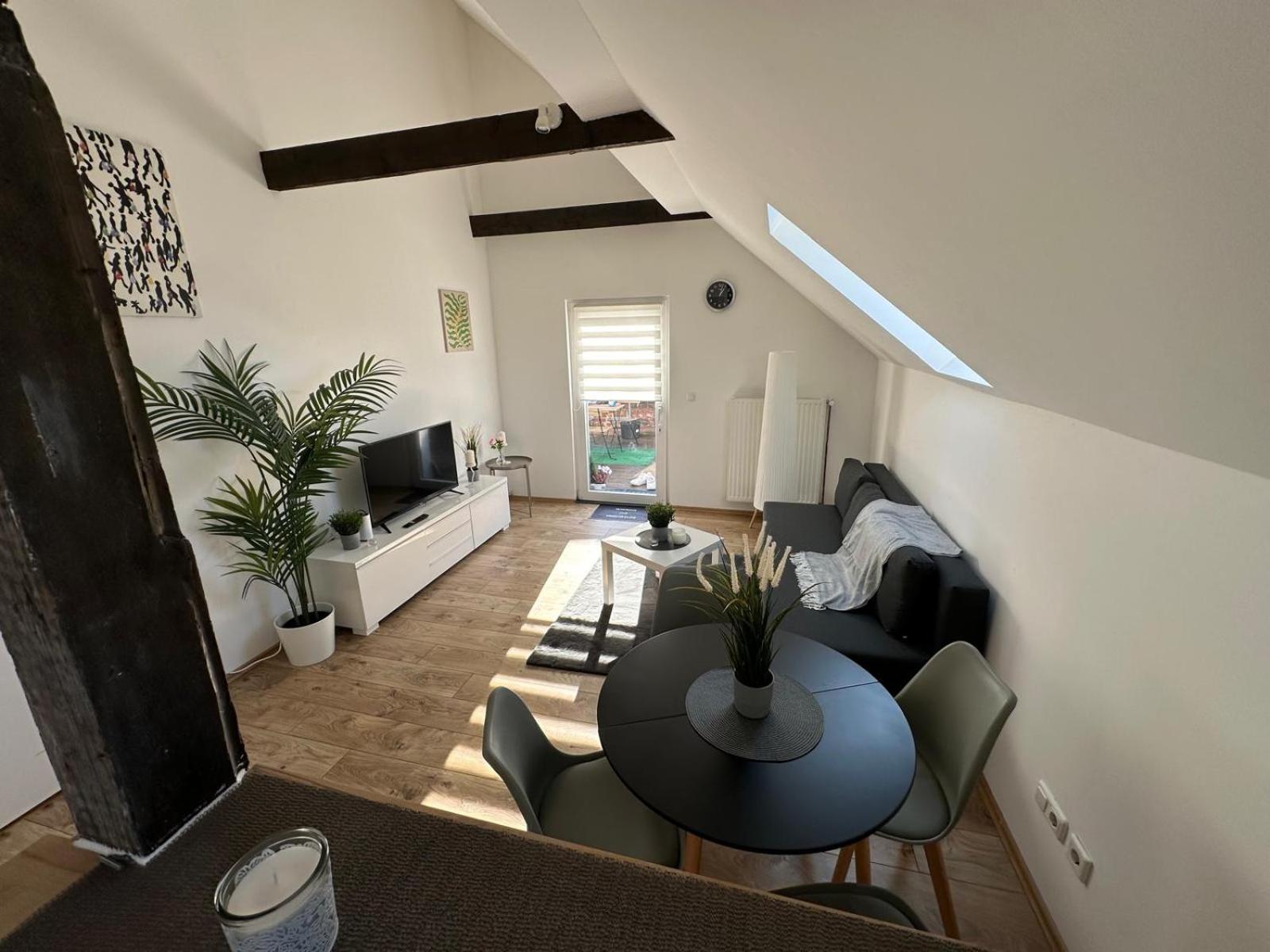 One-Bedroom Apartment photo 1