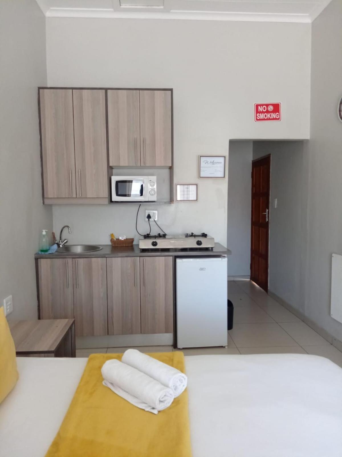Deluxe Double Room with Shower - Photo 4