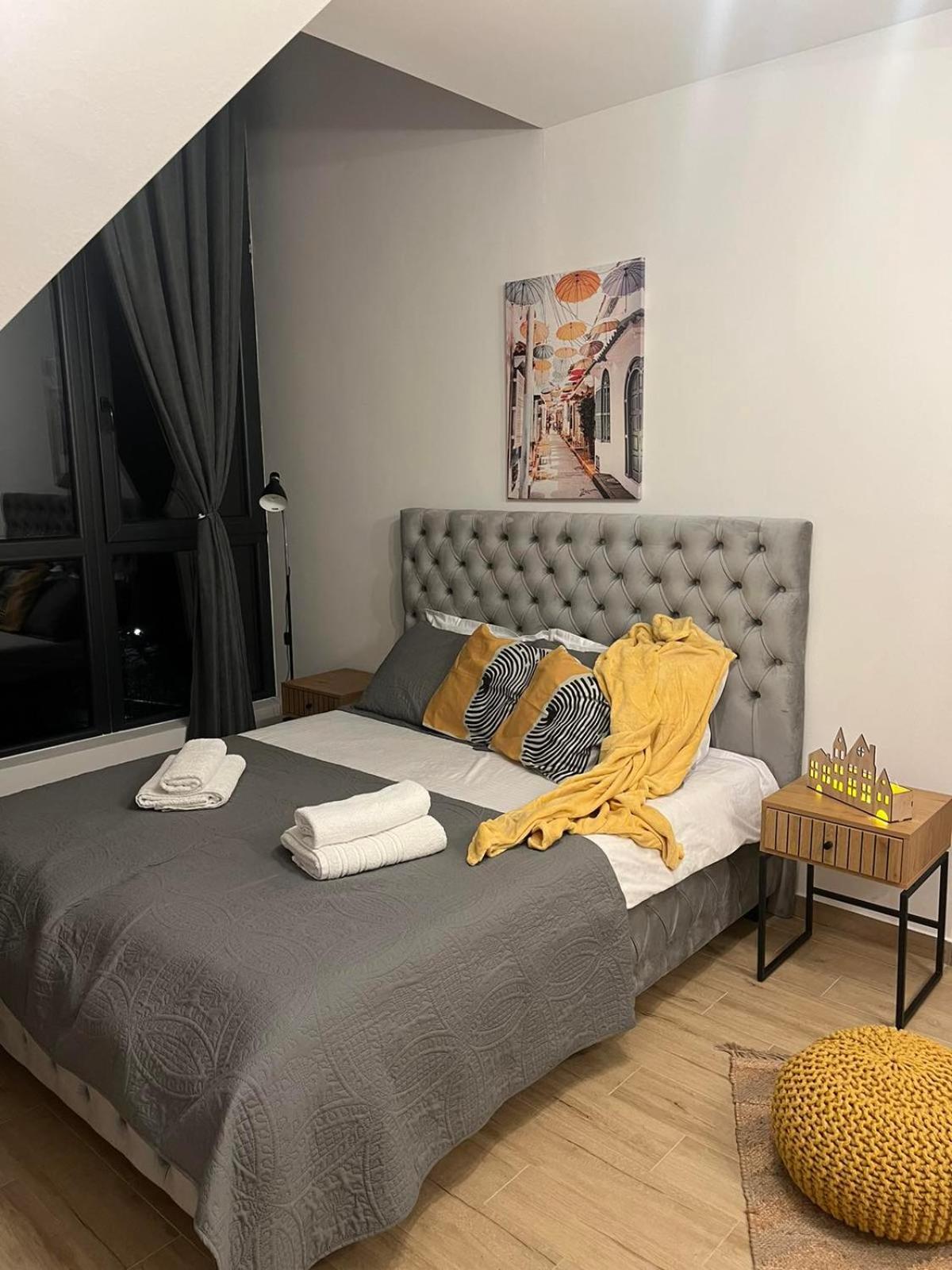 One-Bedroom Apartment photo 2