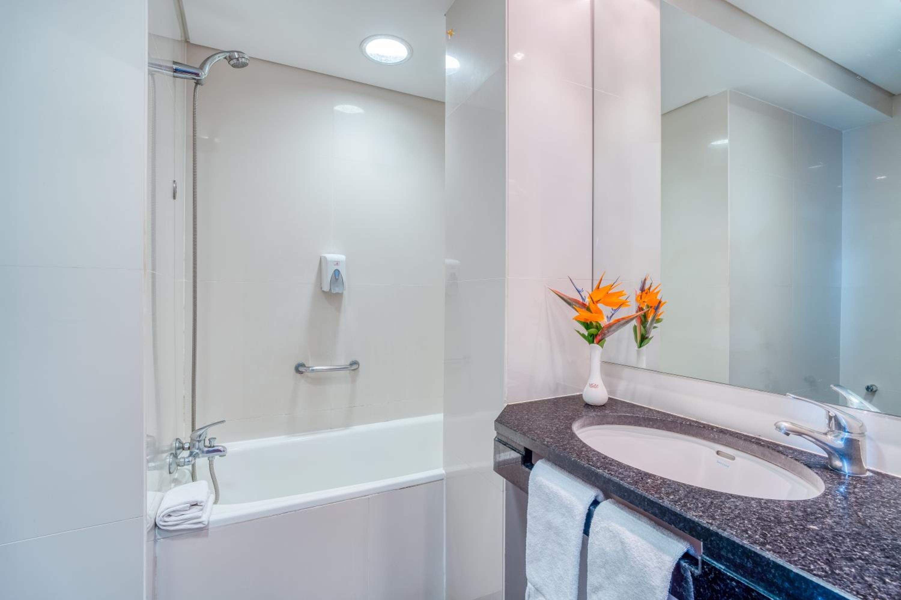 Deluxe Double or Twin Room with Sea View (3 Adults) - Photo 4