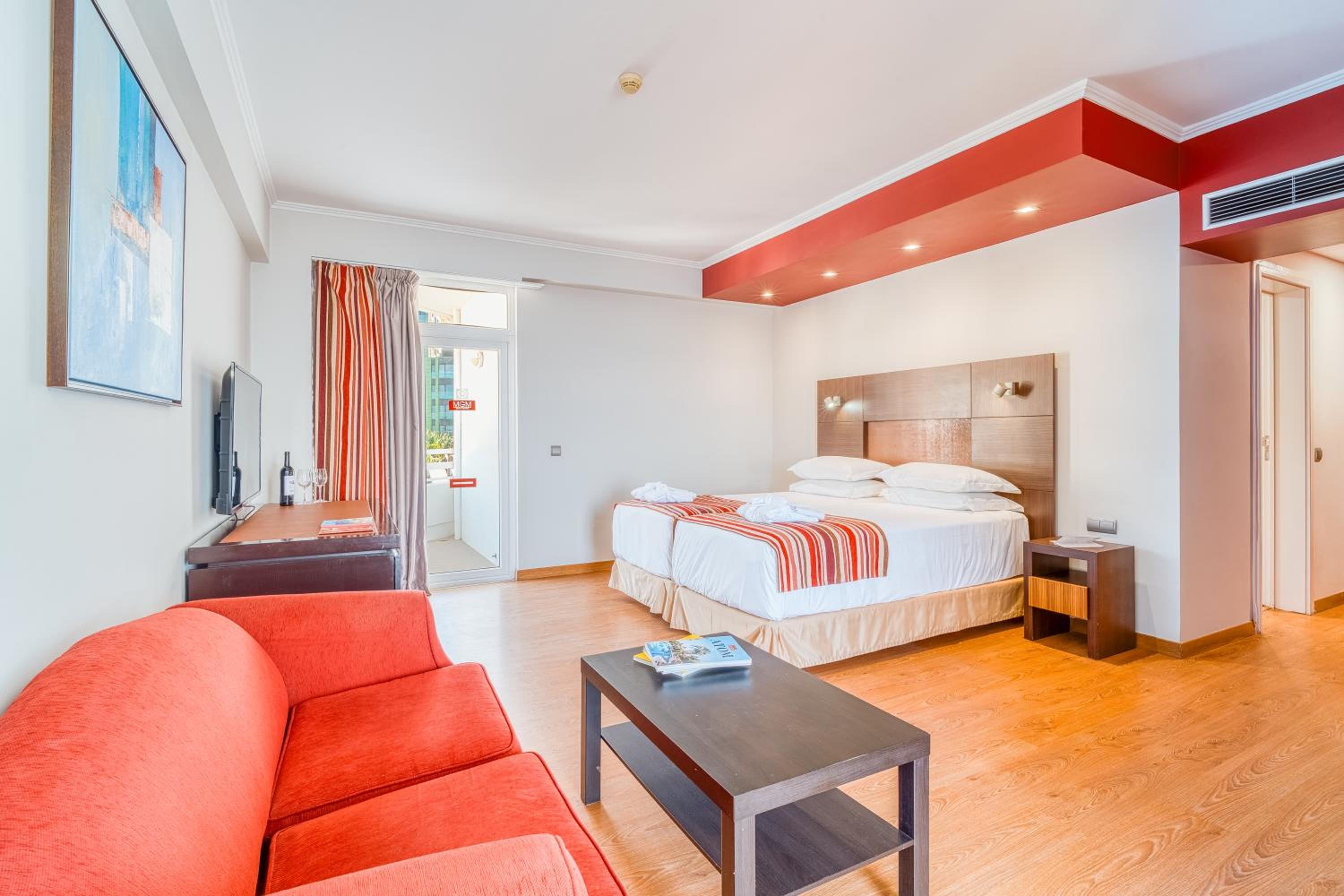 Deluxe Double or Twin Room with Sea View (3 Adults) - Photo 1
