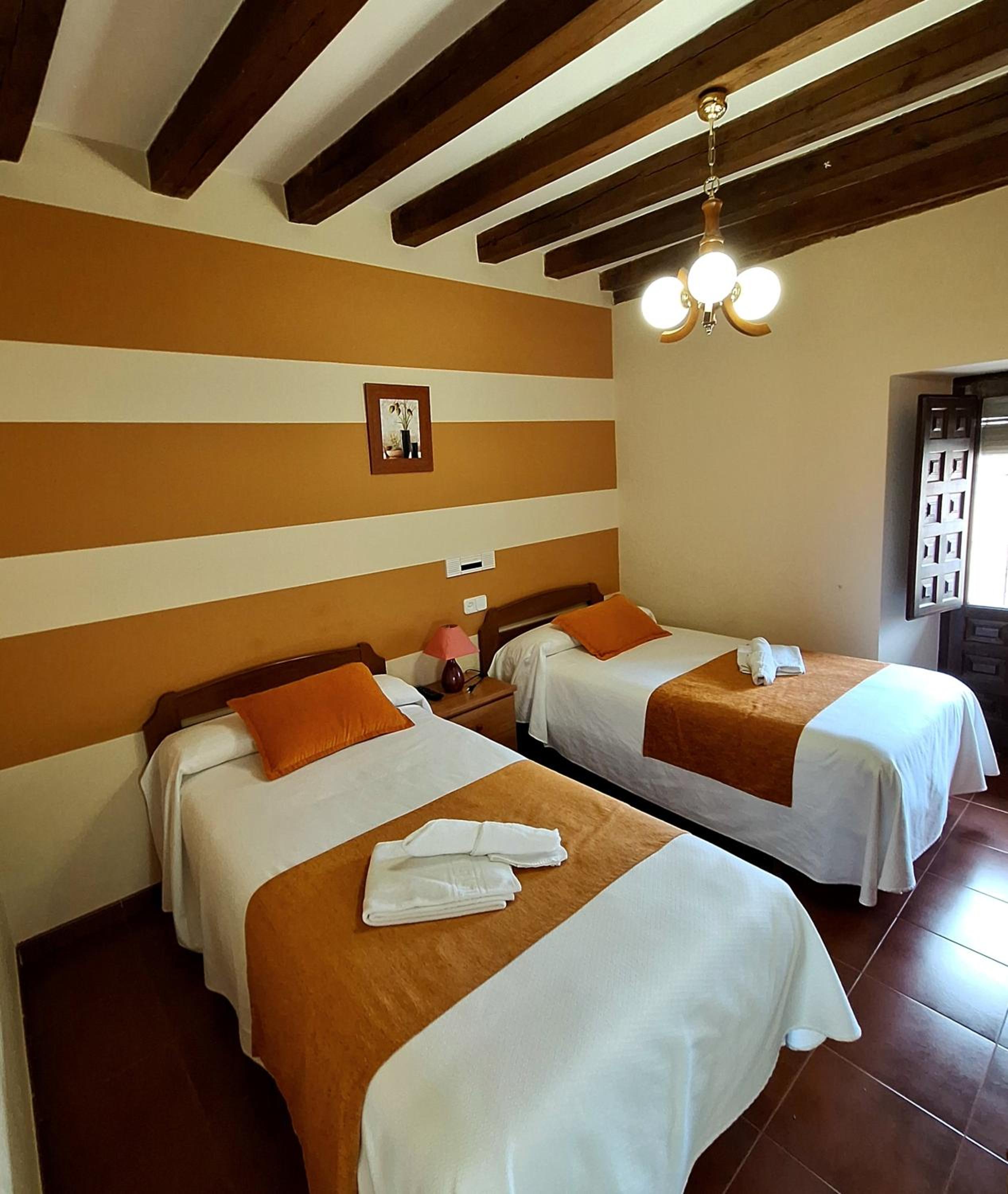 Twin Room with Private External Bathroom photo 3