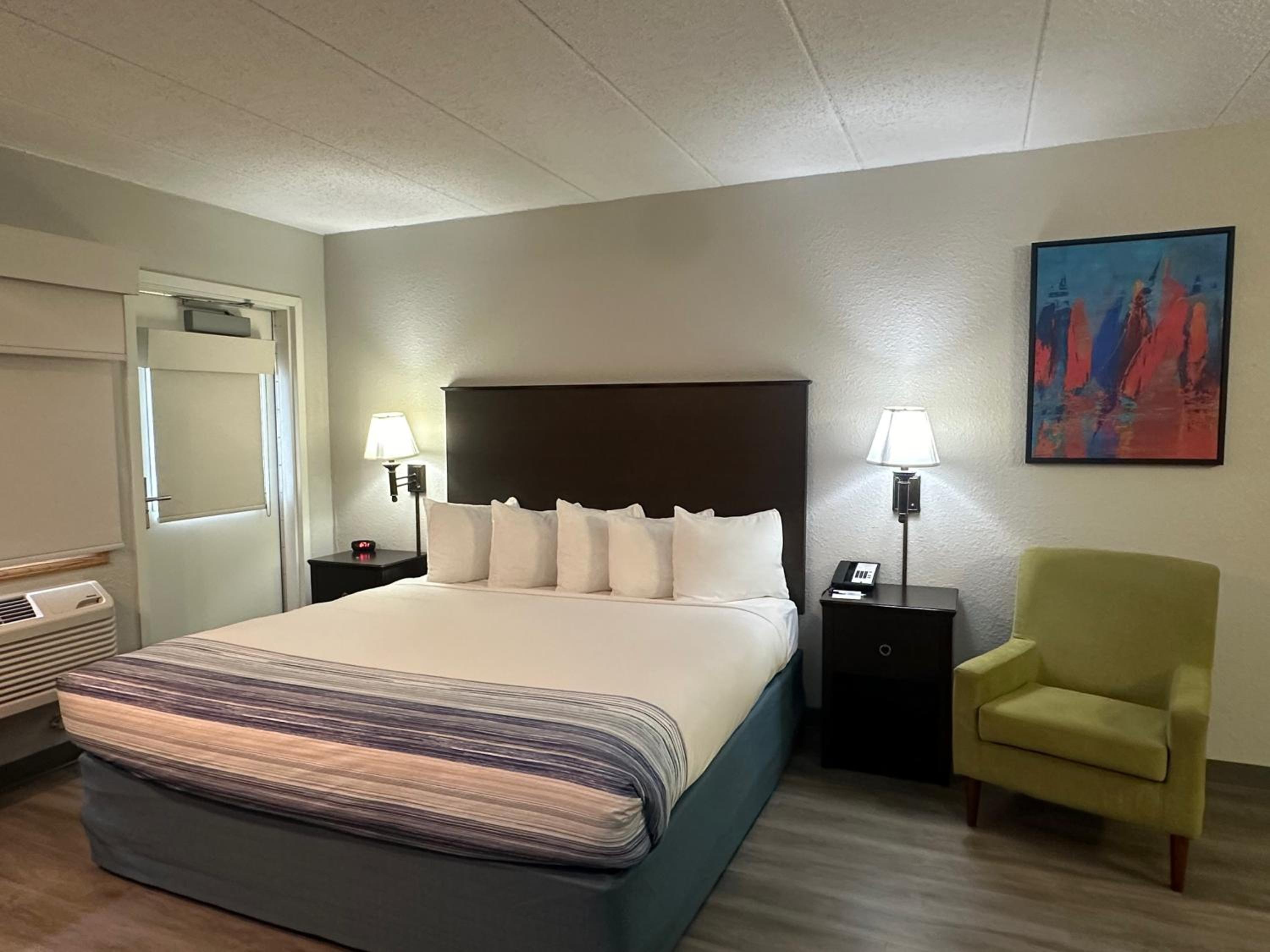 1 King Bed, Efficiency Room, Water View, 1st Floor, Non-Smoking