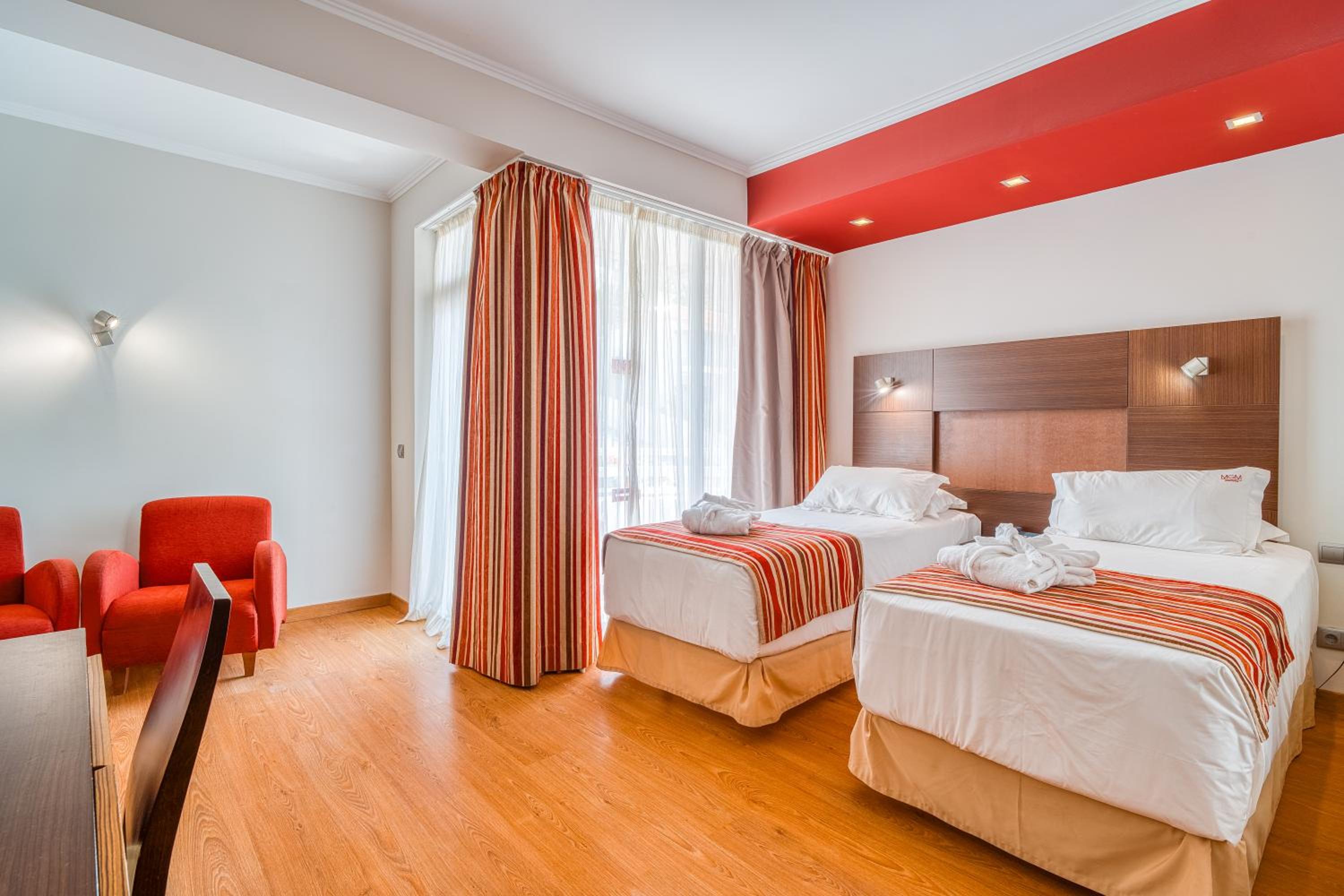 Standard Double or Twin Room with Garden View - Photo 2