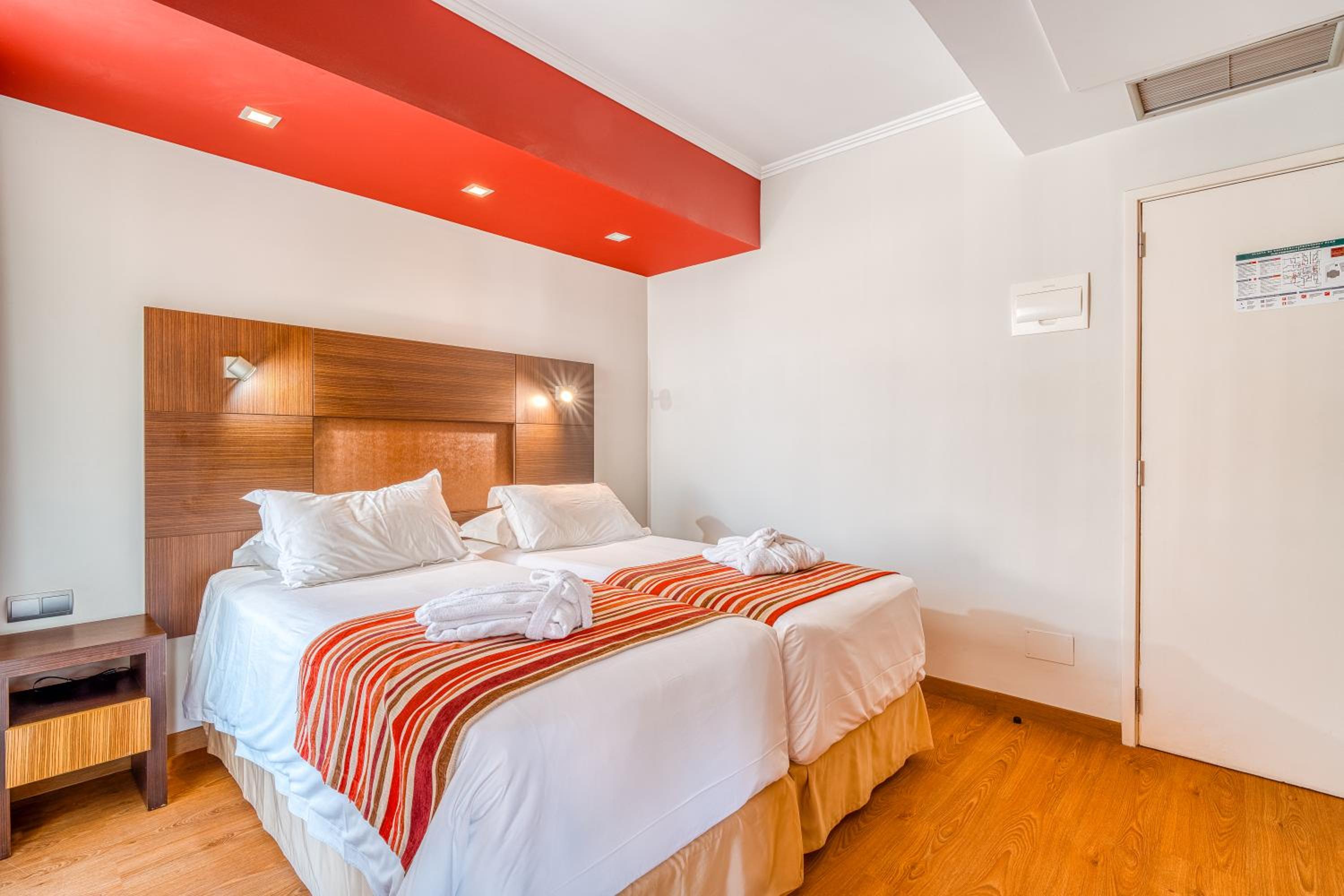 Standard Double or Twin Room with Garden View - Photo 1