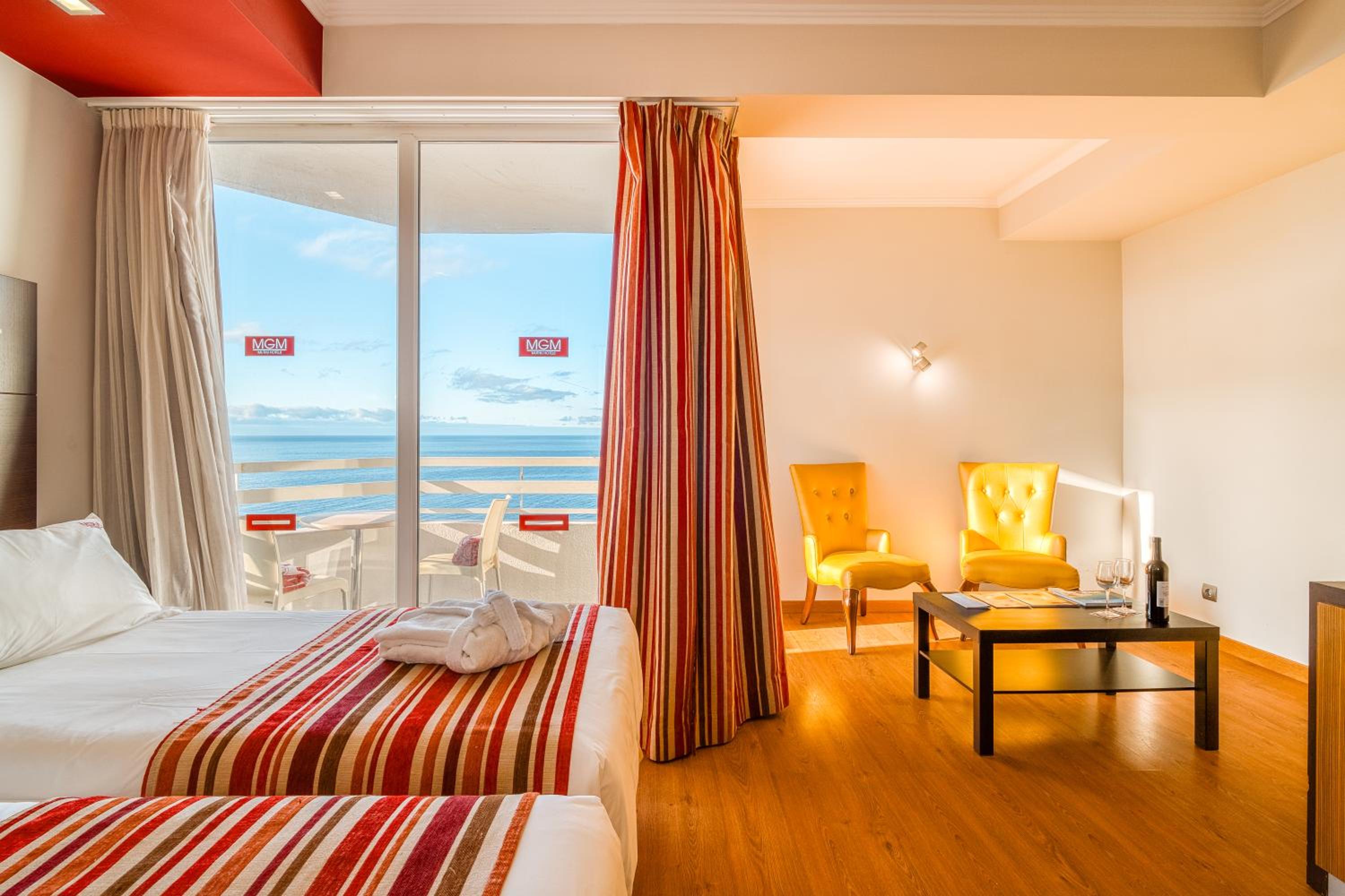 Superior Double or Twin Room with Sea View (2 Adults + 1 Child) - Photo 2