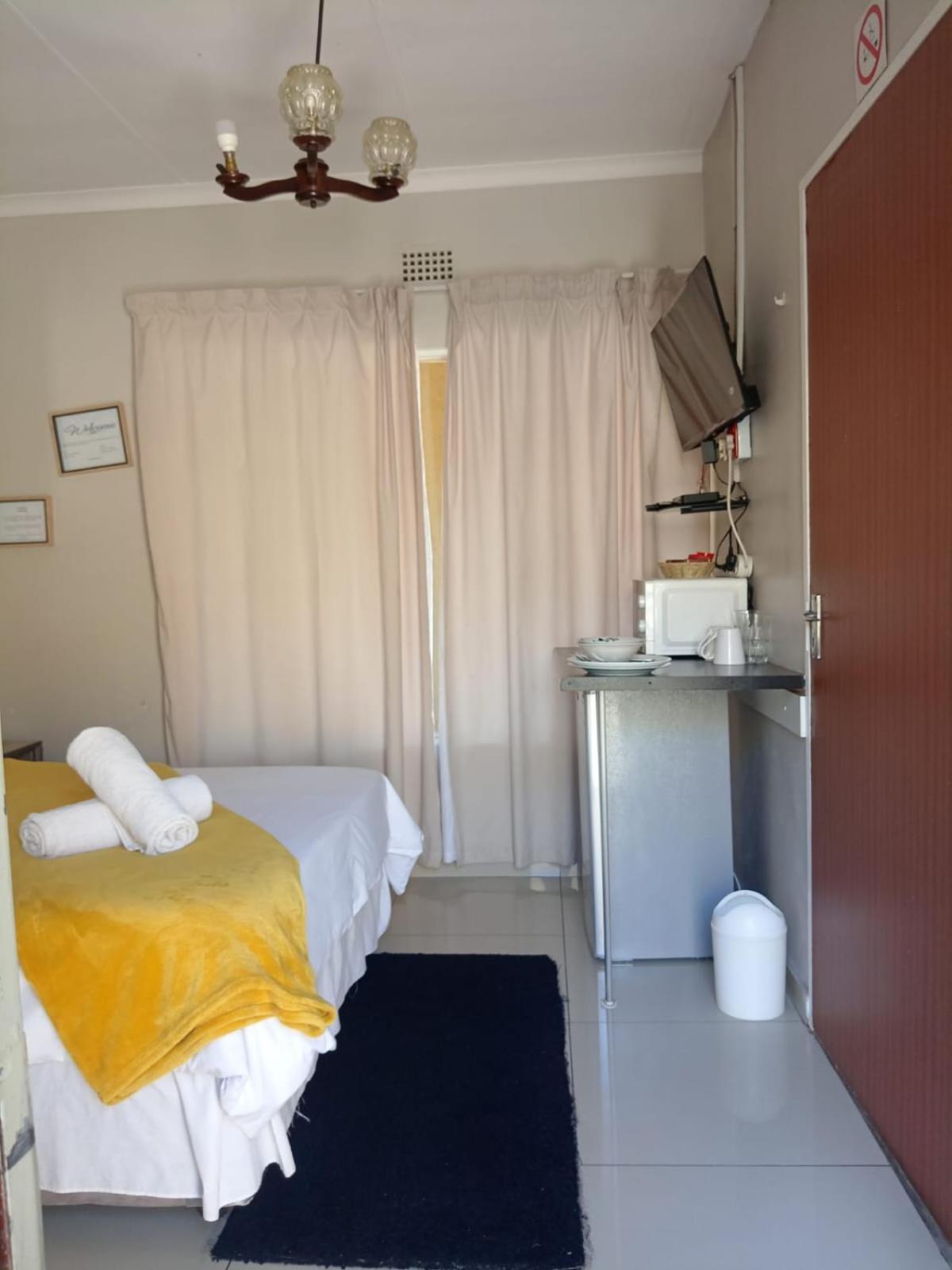 Double Room with Private Bathroom - Photo 1