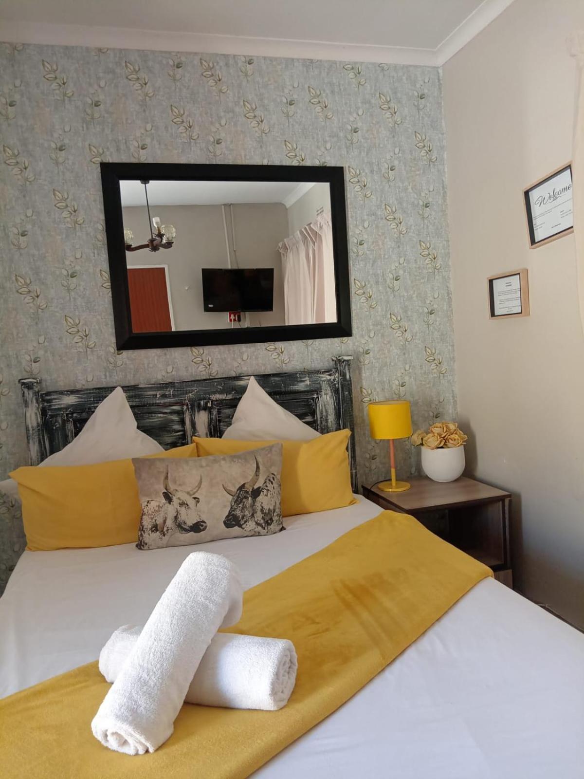 Double Room with Private Bathroom - Photo 2