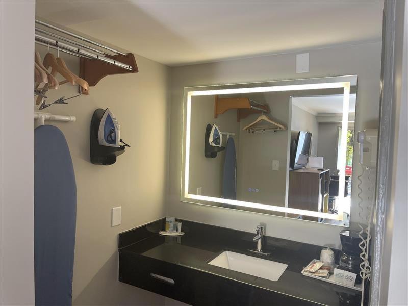 Deluxe Double Room with Two Double Beds - Non-Smoking - Photo 3