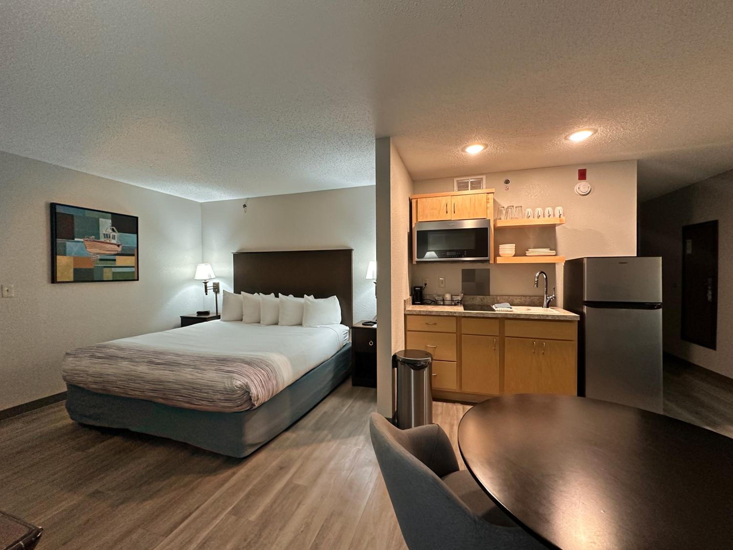 Premier King Suite - Non-Smoking