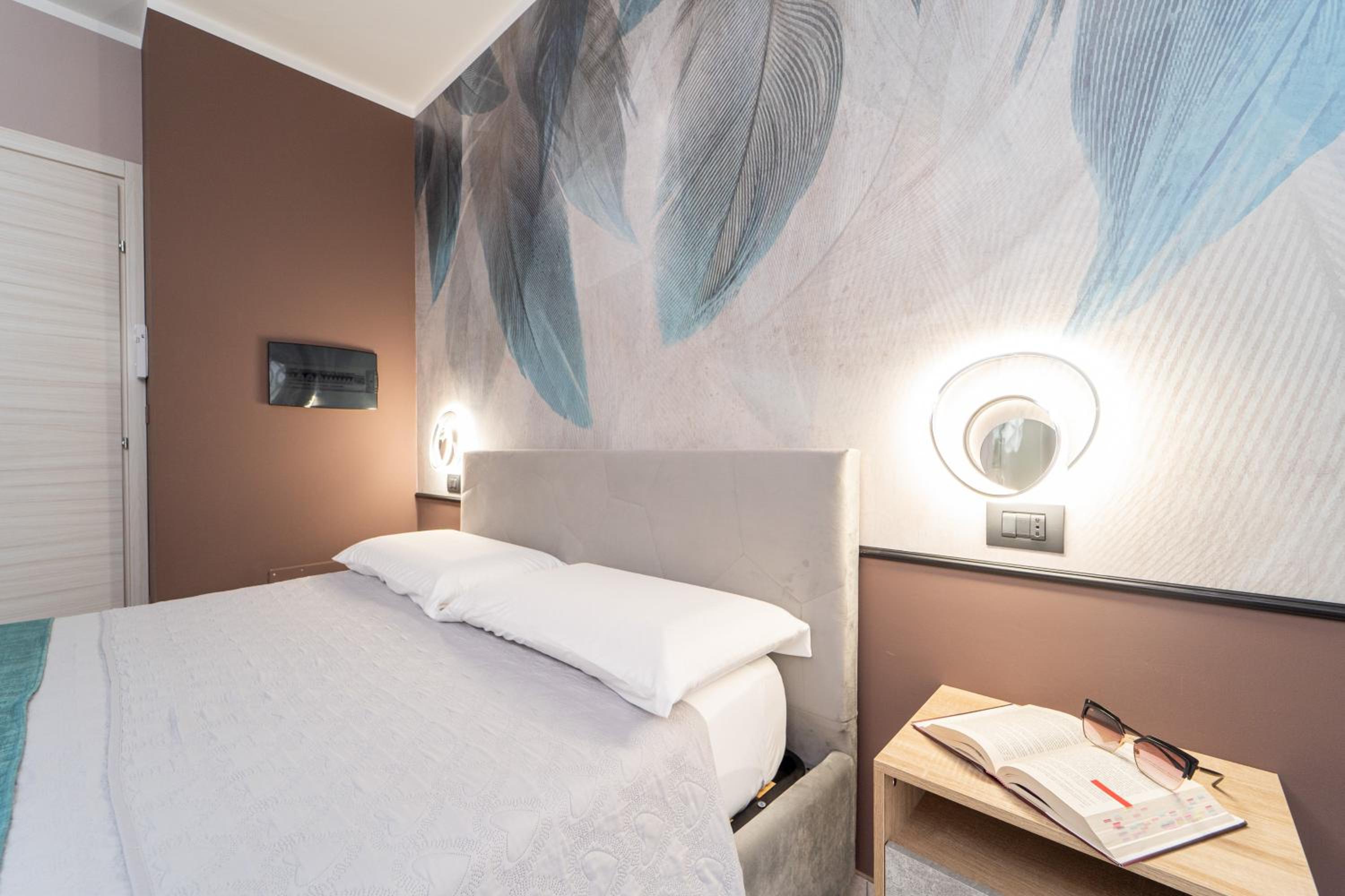 Double Room with Balcony - Photo 6