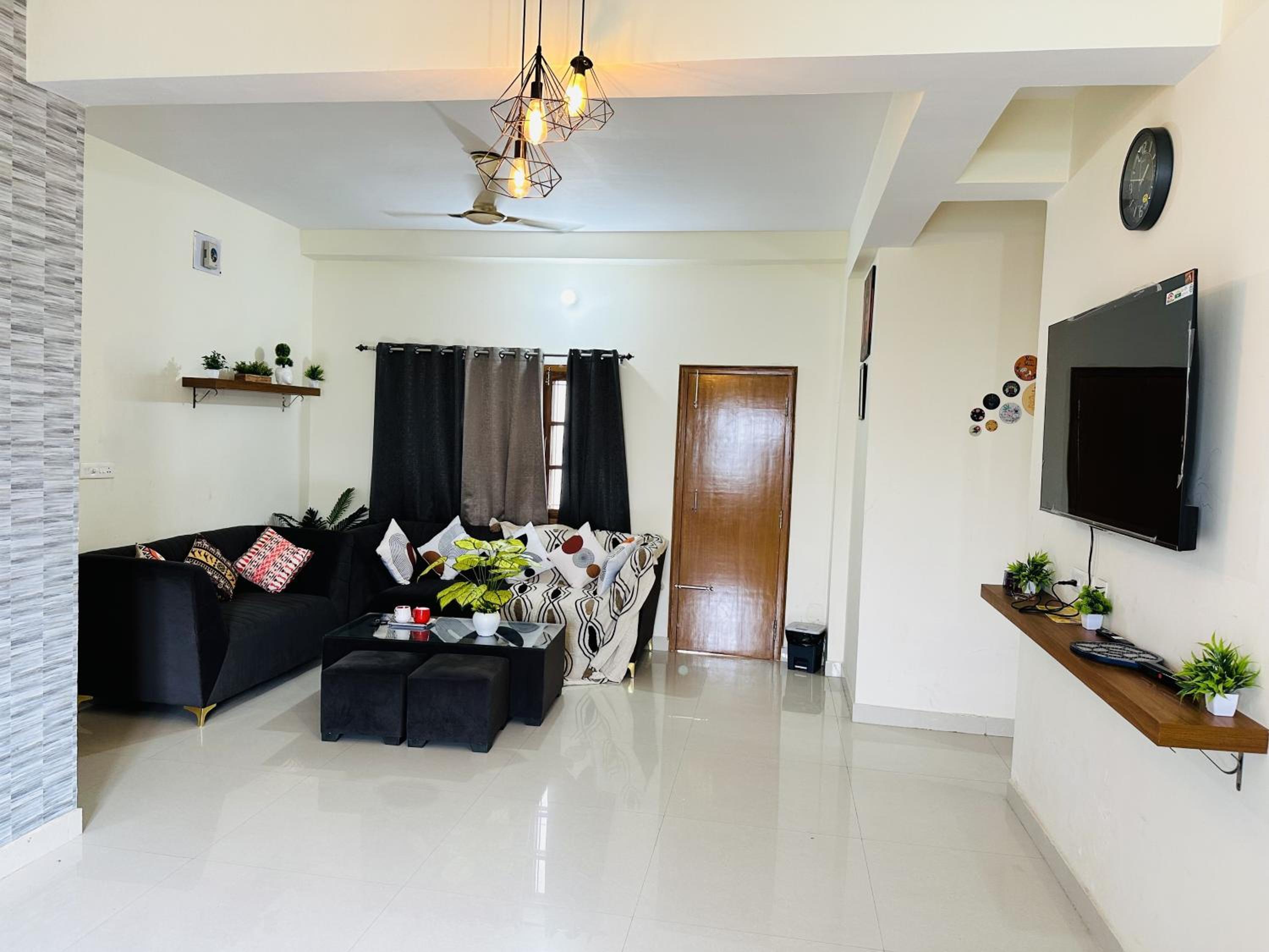 Two-Bedroom Apartment with Balcony photo 2