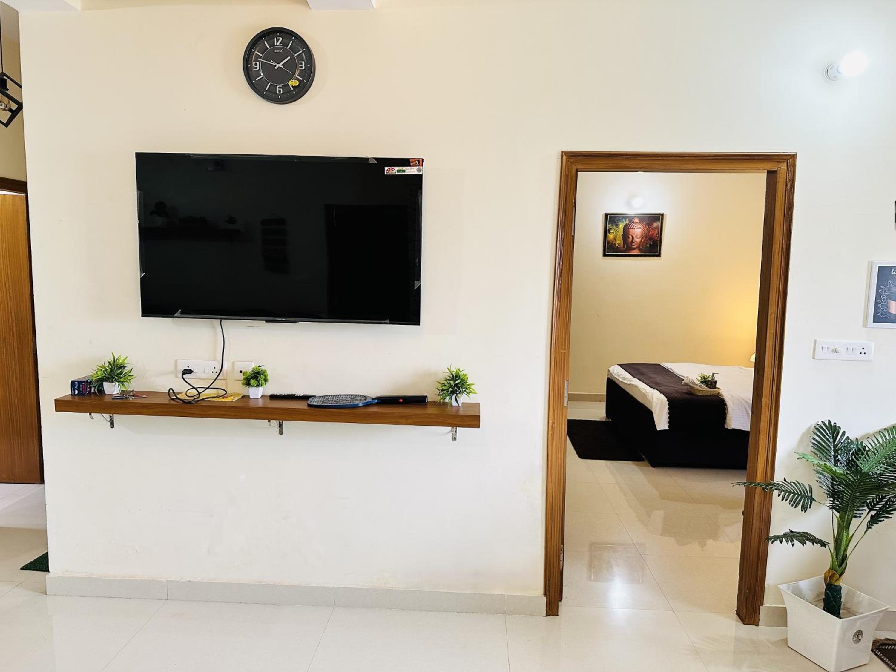 Two-Bedroom Apartment with Balcony photo 3