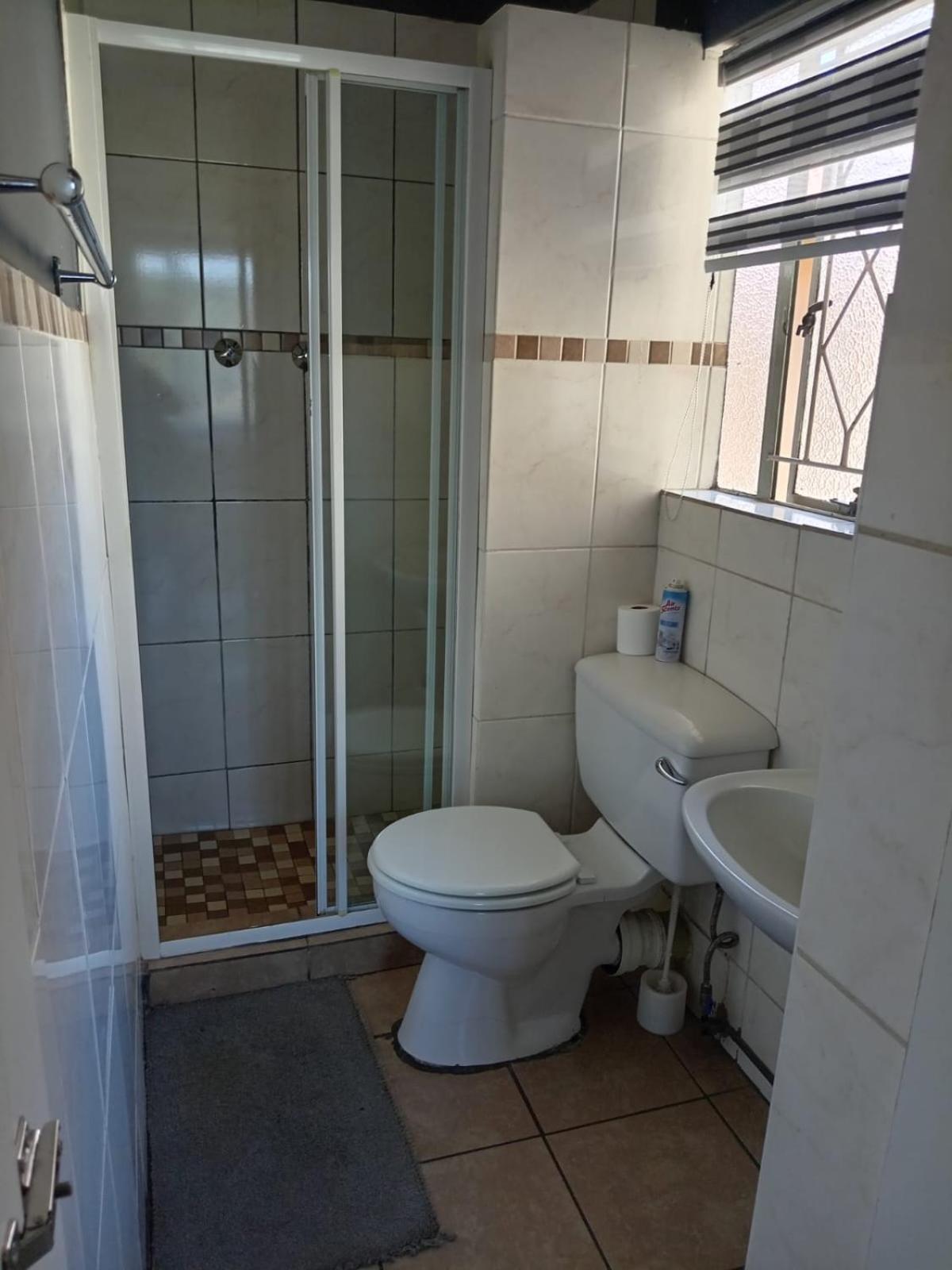 Double Room with Private Bathroom photo 2