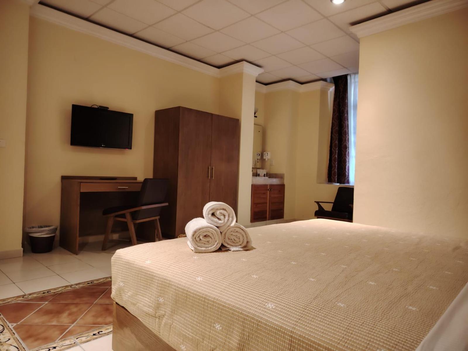 Standard Queen Room