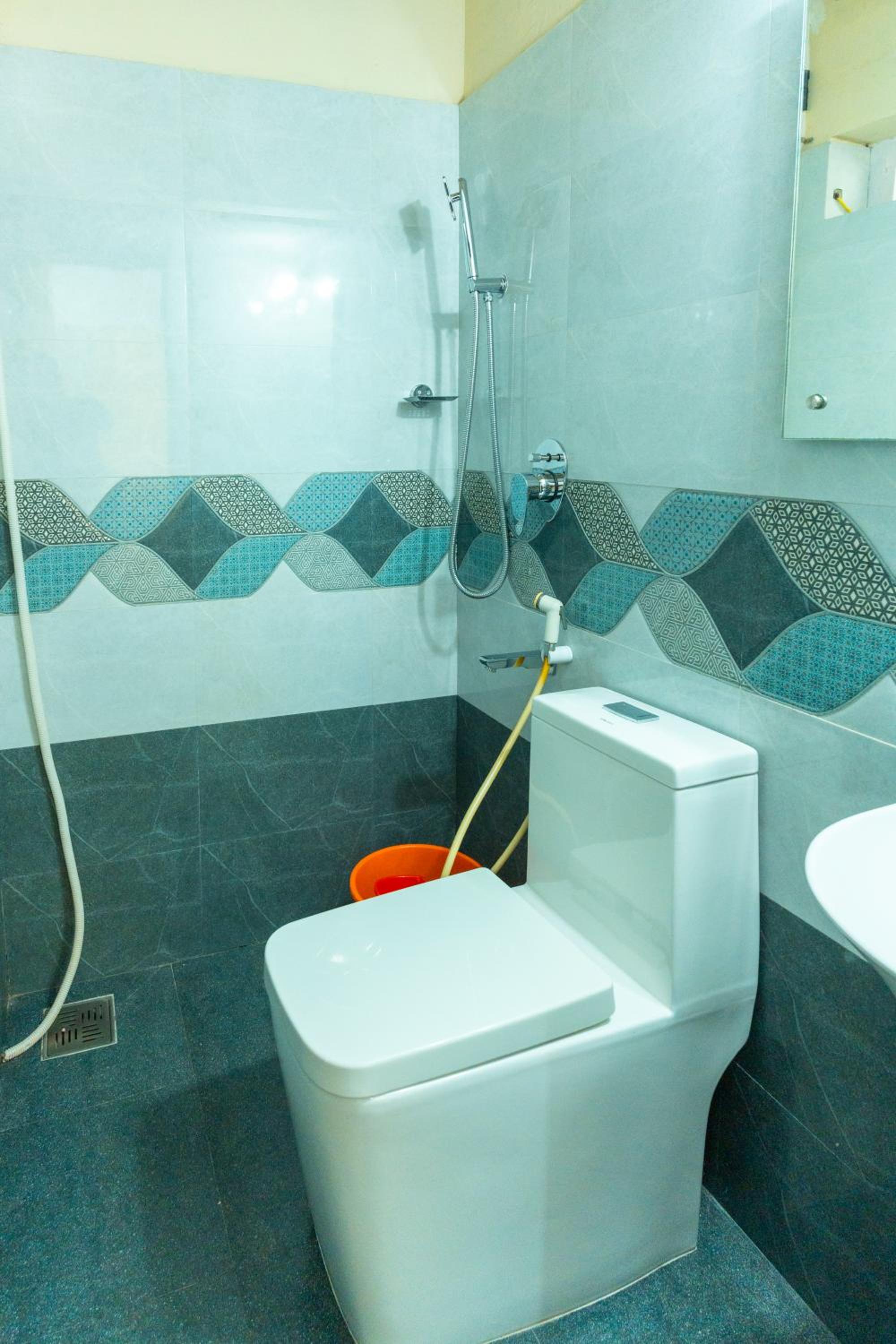Double or Twin Room with Private Bathroom - Photo 8