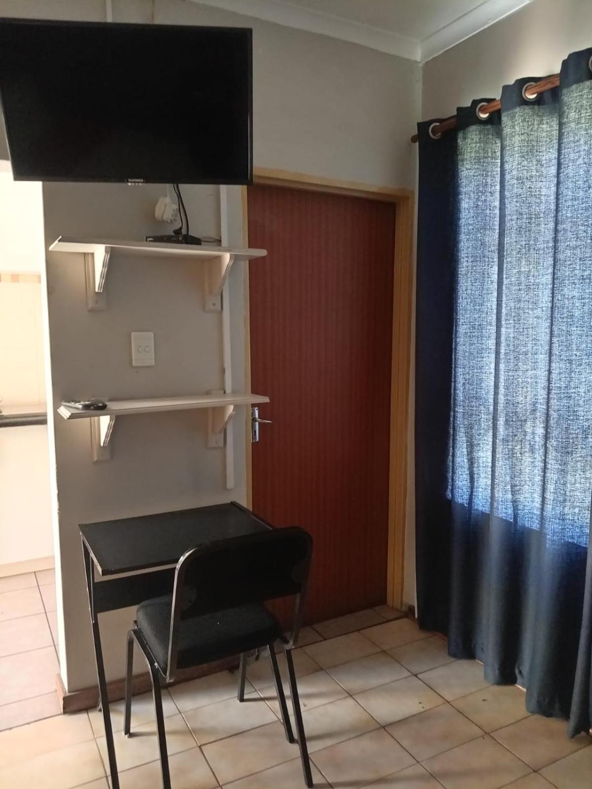 Double Room with Private Bathroom photo 2