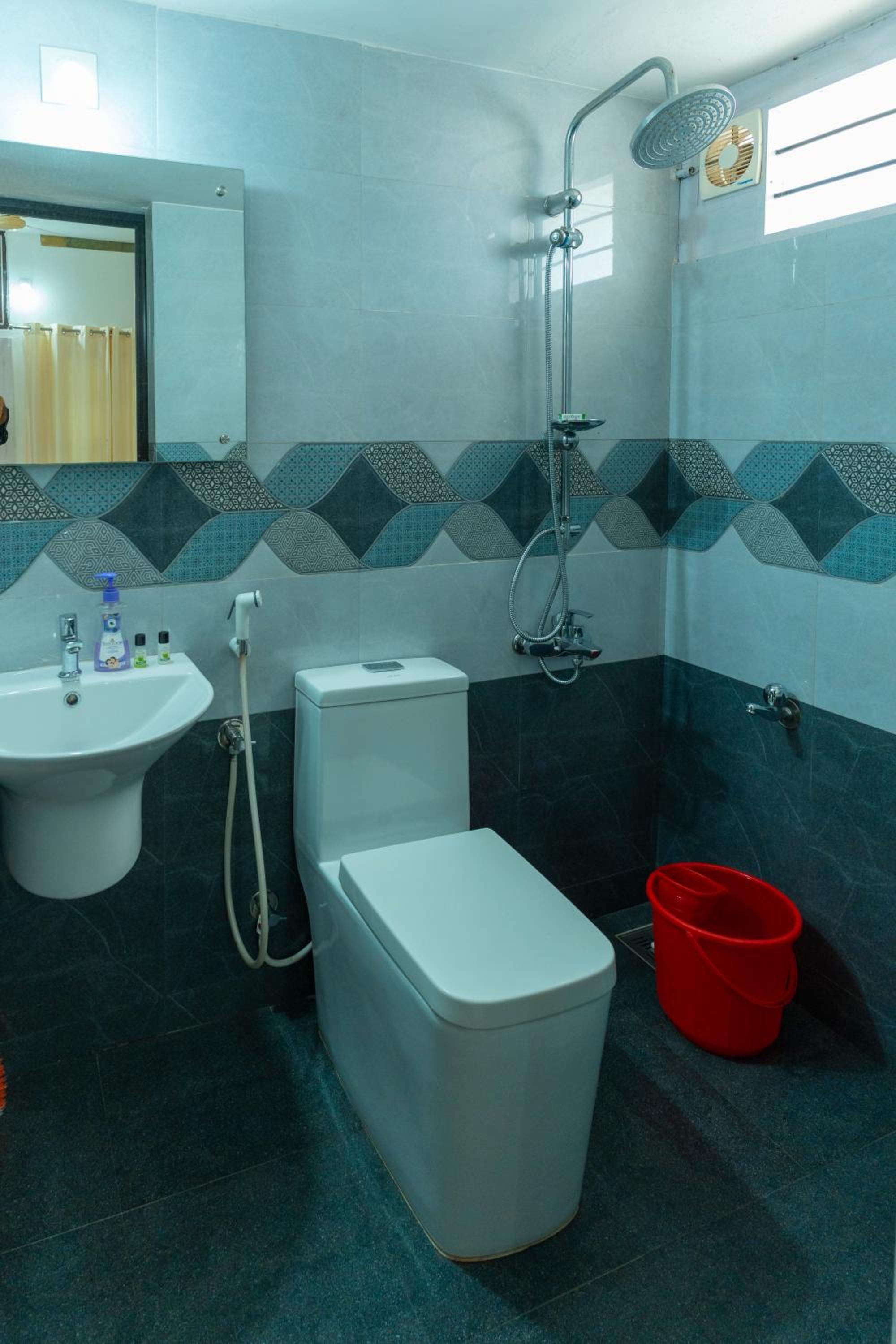 Deluxe Double or Twin Room - Photo 12