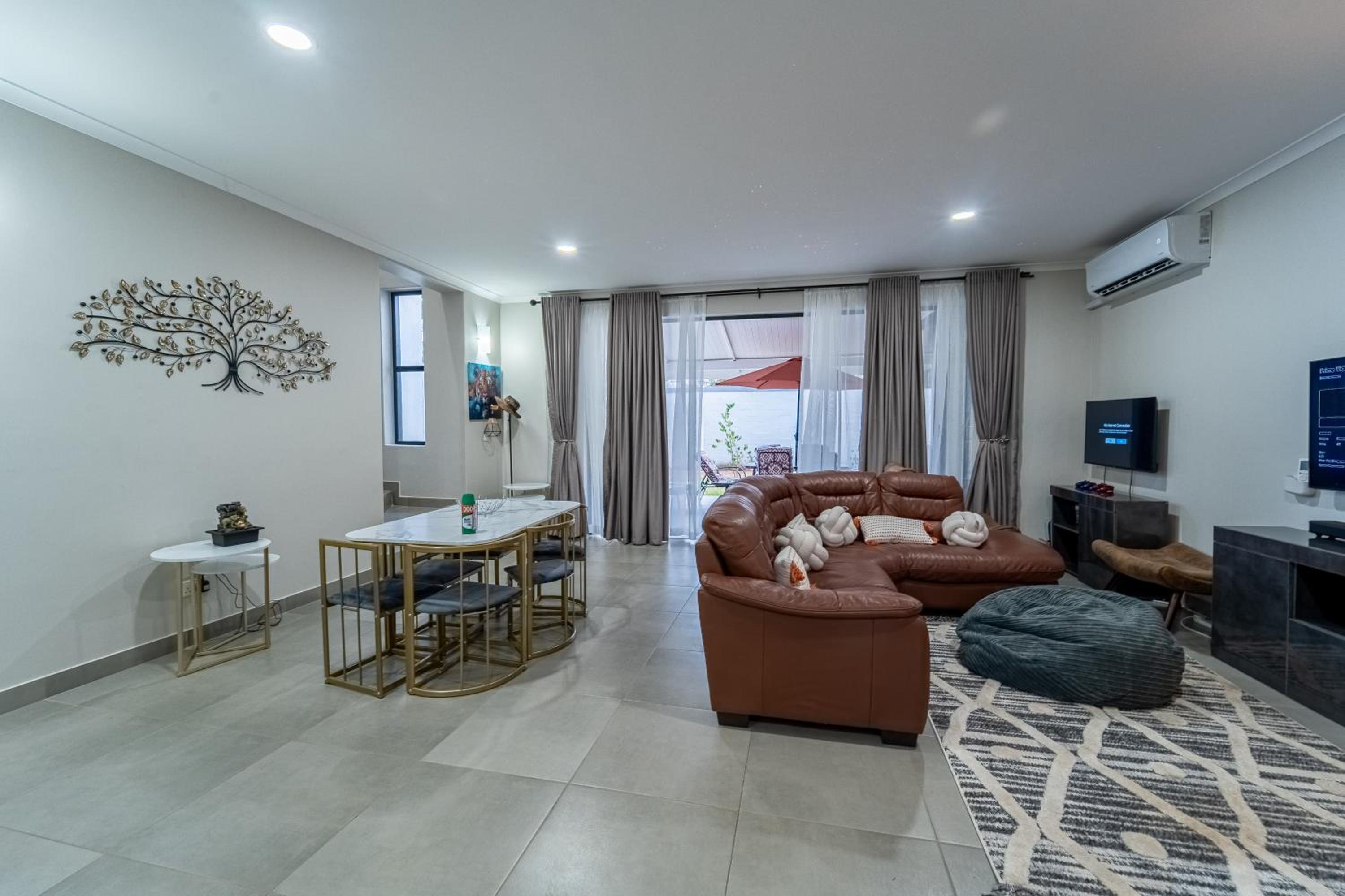 Apartment photo 2