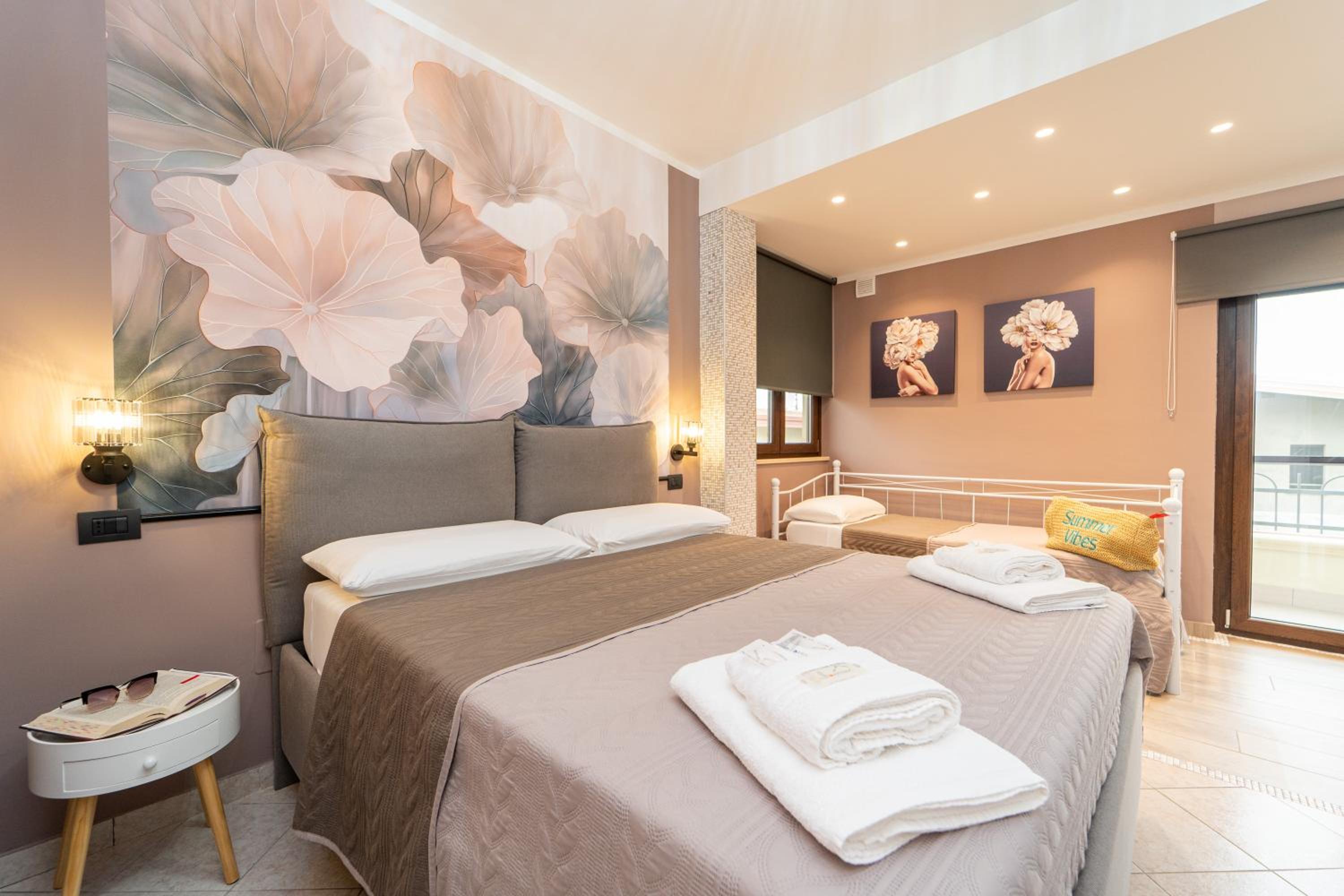Family Suite with Balcony - Photo 12