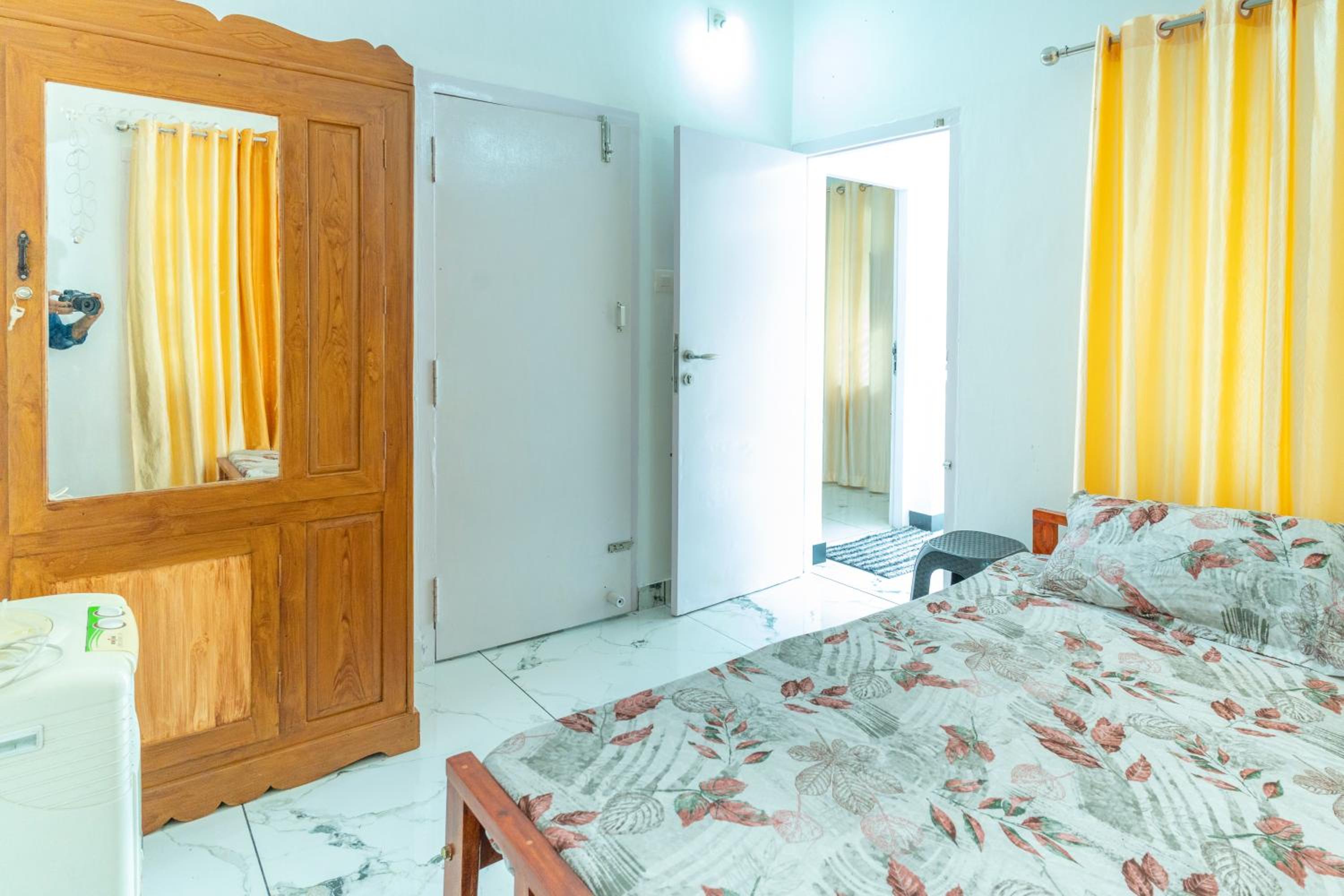 Double or Twin Room with Private Bathroom - Photo 5
