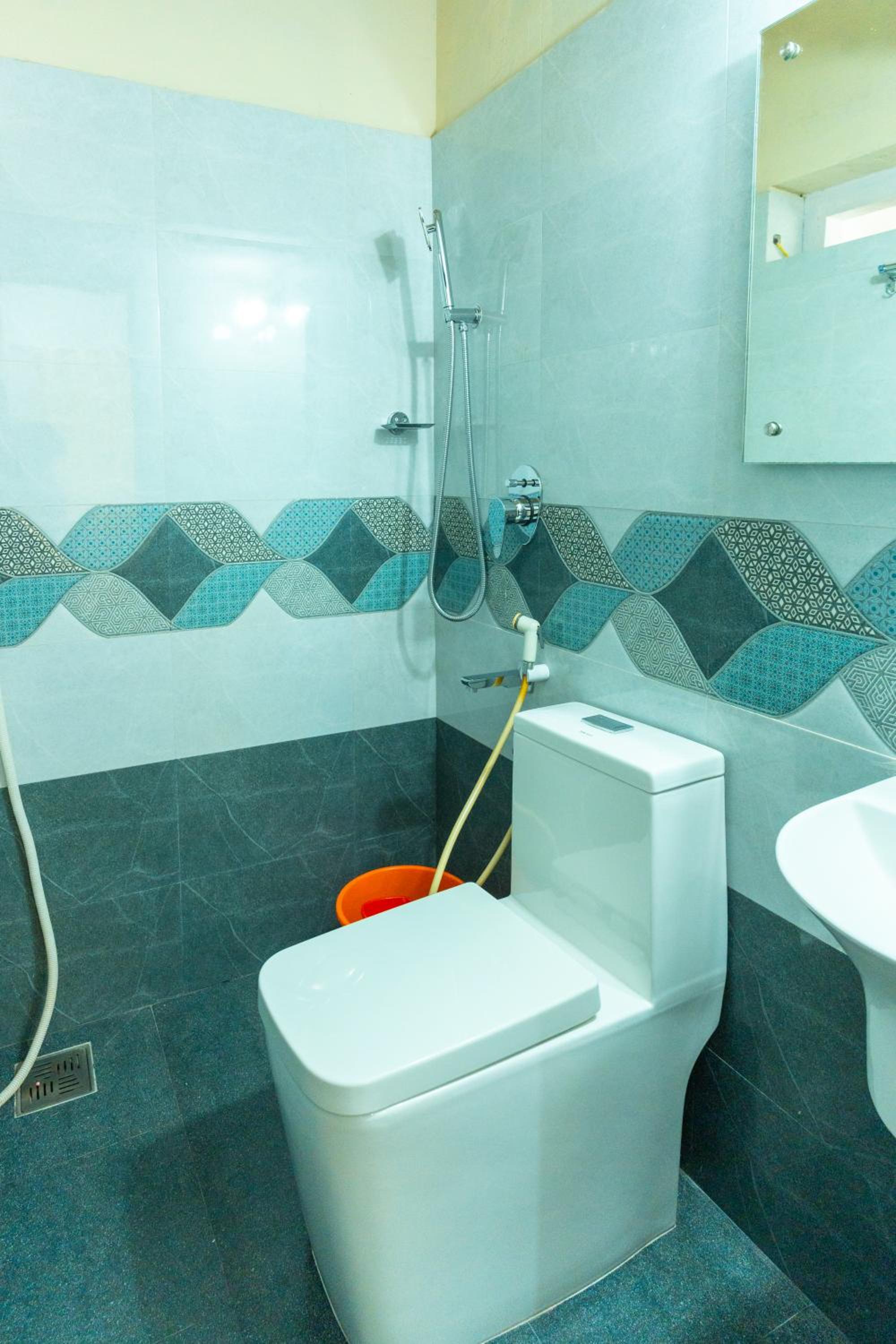 Double or Twin Room with Private Bathroom - Photo 3