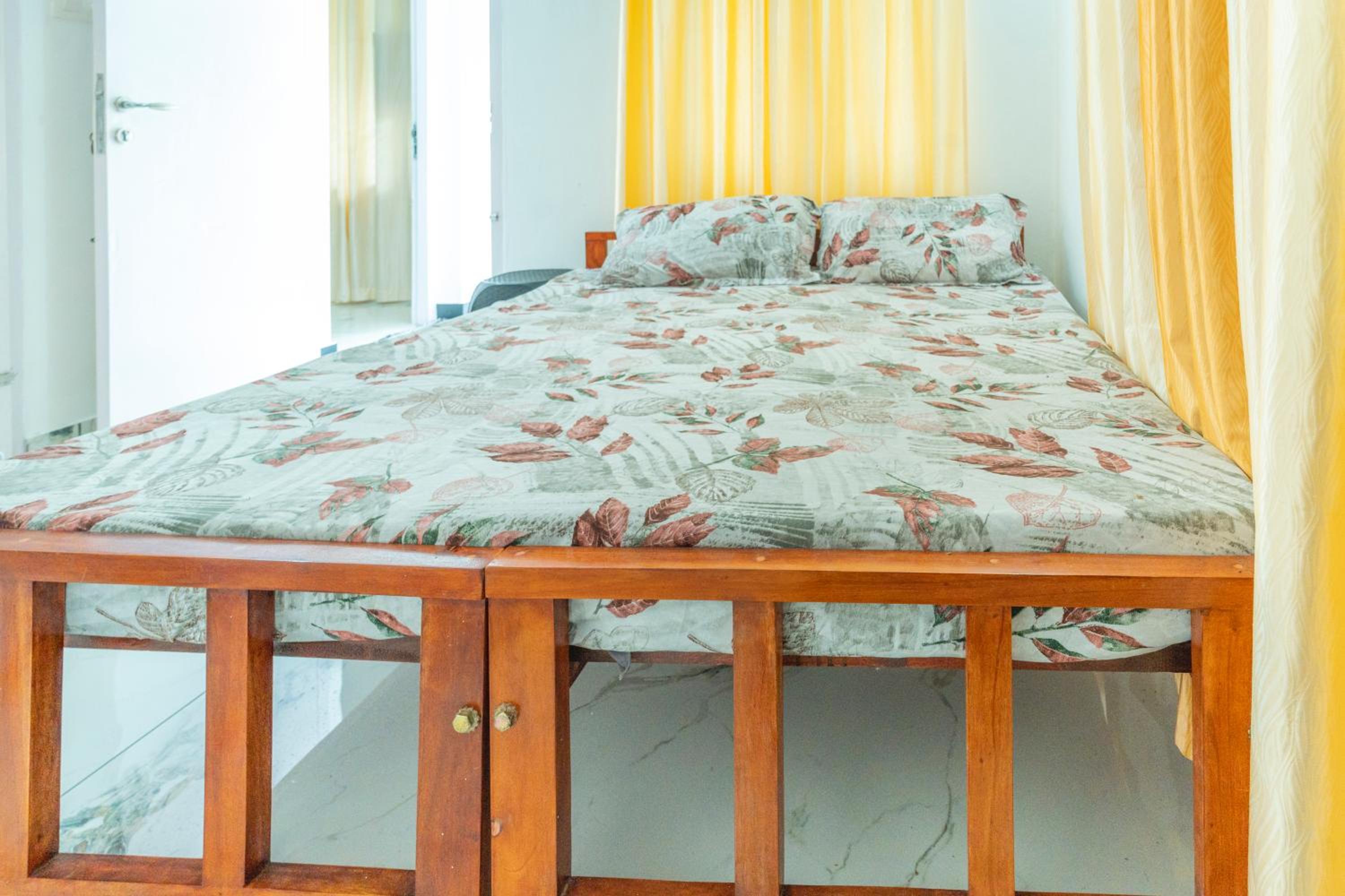 Double or Twin Room with Private Bathroom - Photo 2
